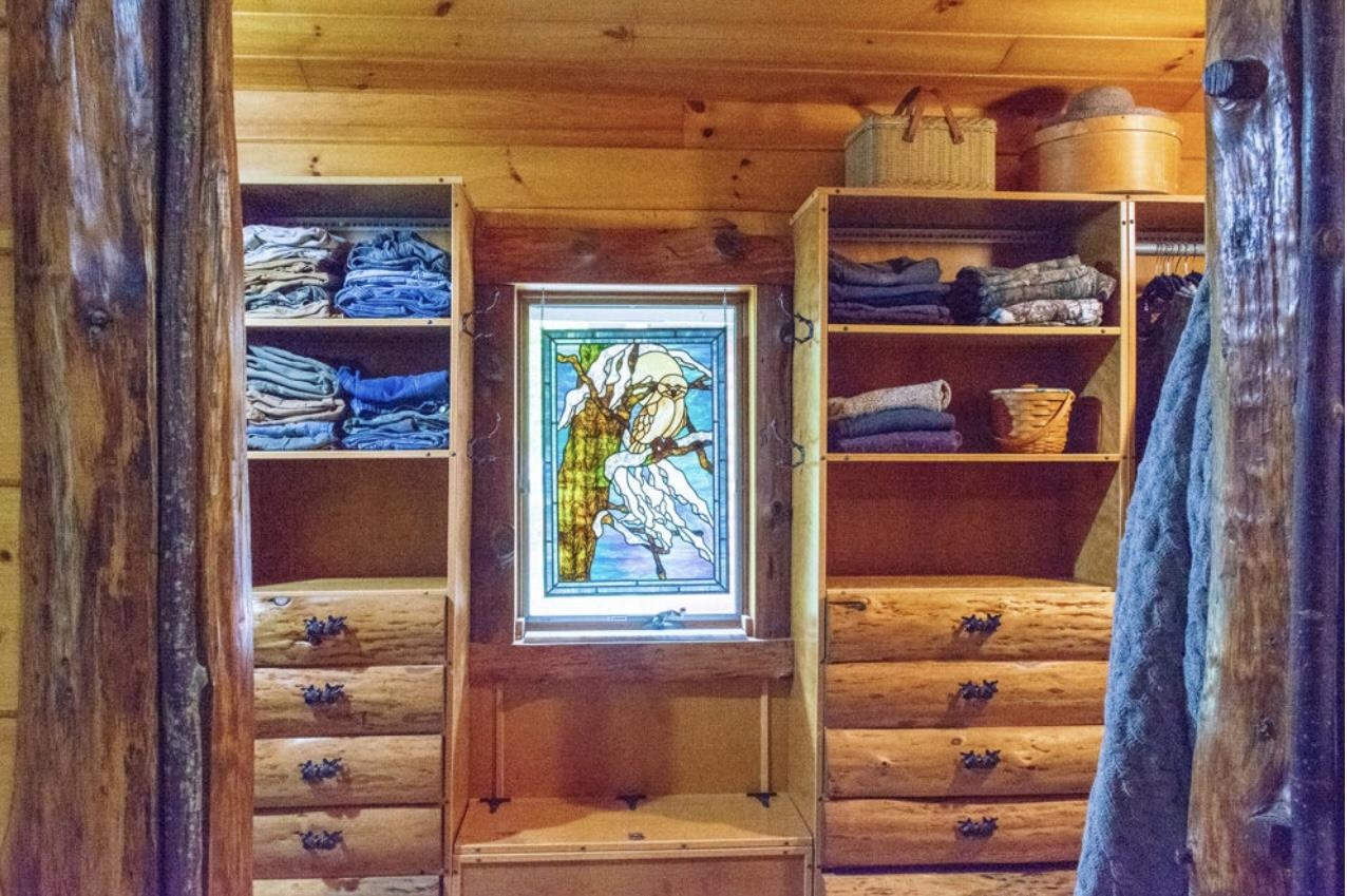 Primary Walk-in Closet 24183014