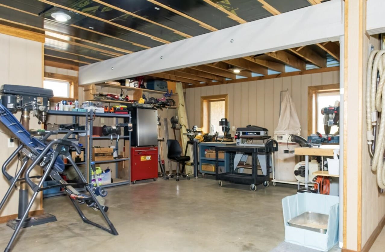 Basement 24183001