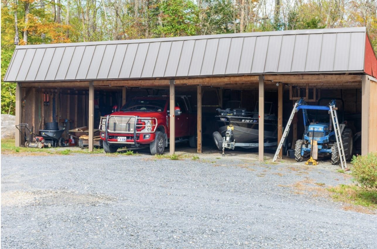 4 Bay Pole Barn 24182990