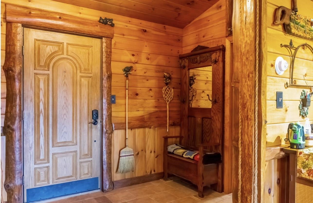 Main Door Entrance 24183036