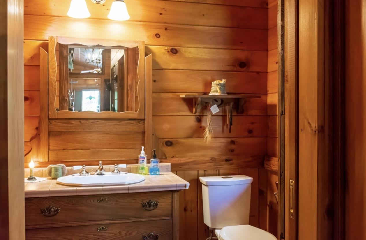 Main Floor Powder Room 24183010