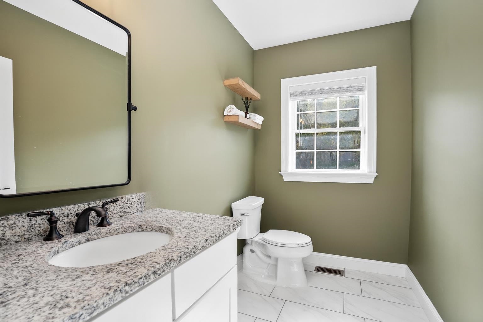 Main level Half-Bath