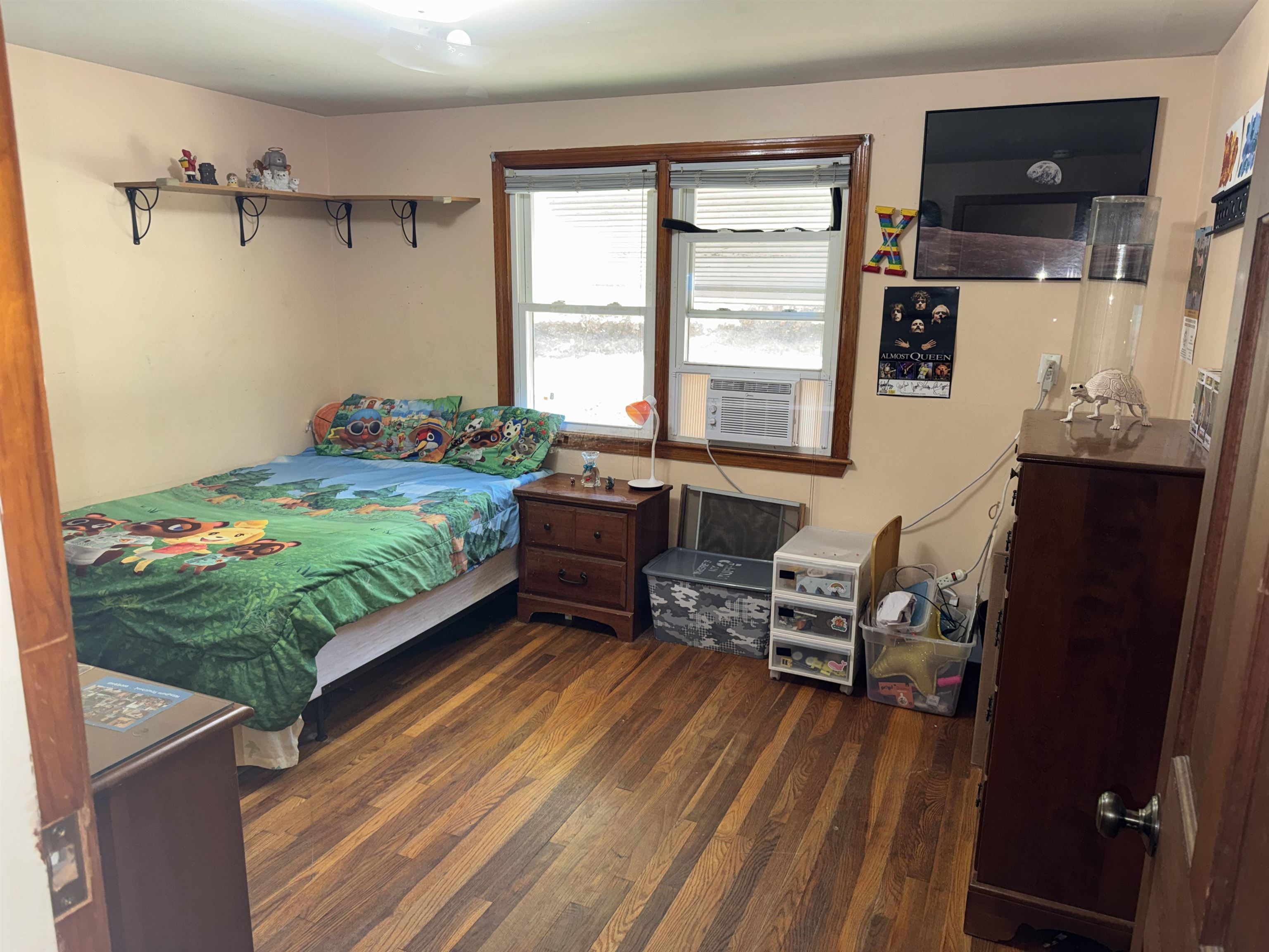 Photo 18 of 24