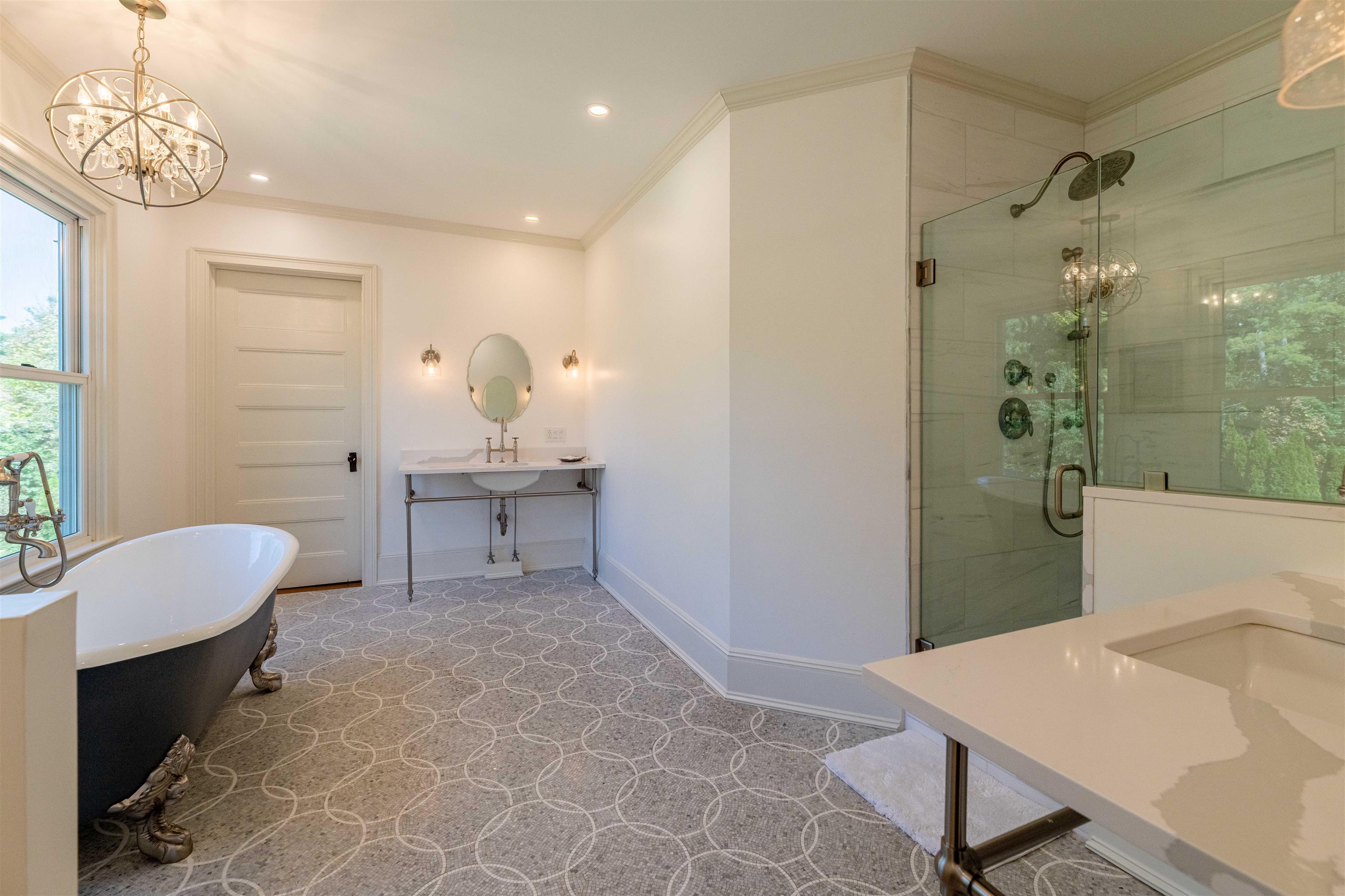 Main Ensuite Bathroom