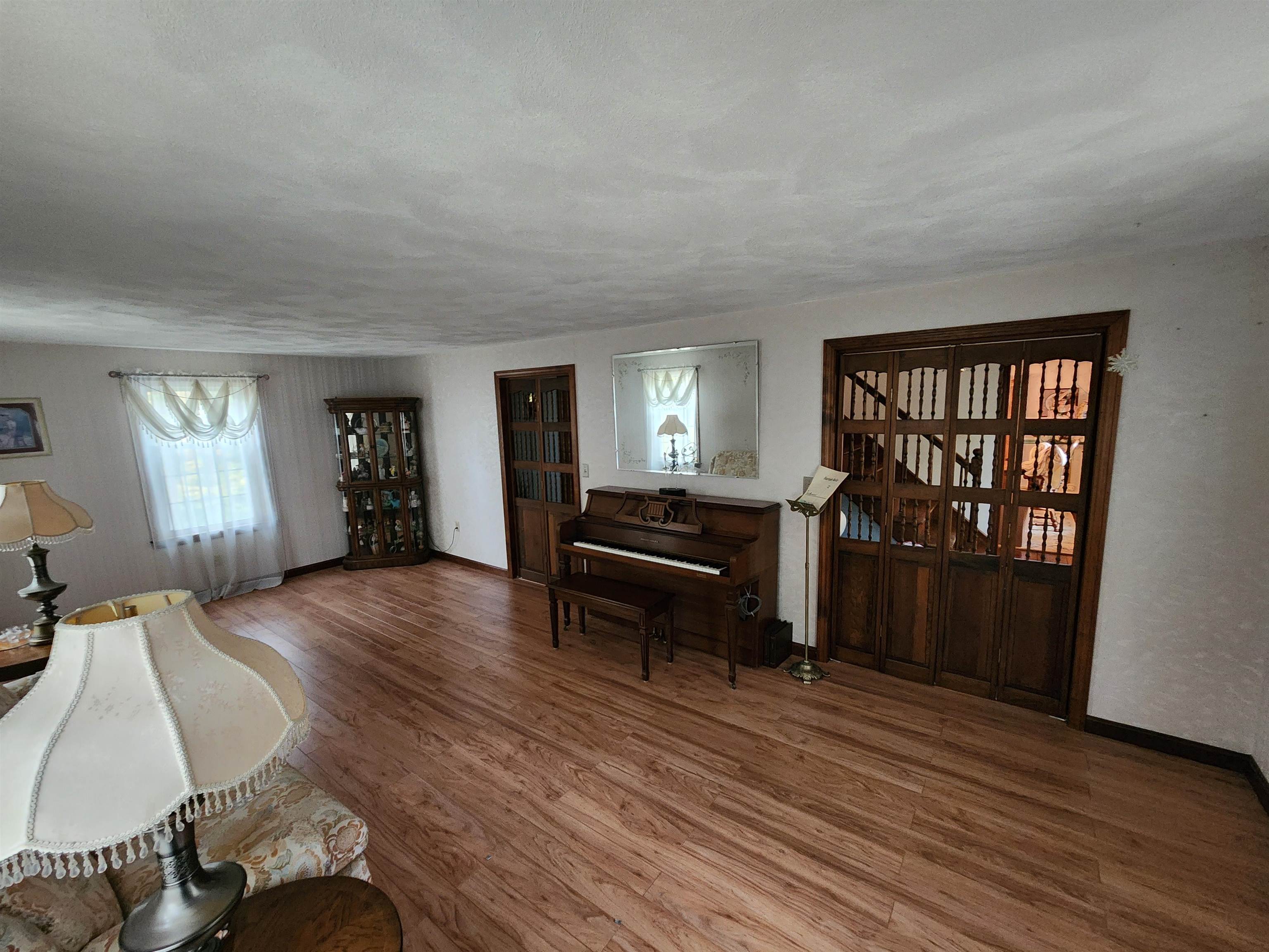 Photo 13 of 28