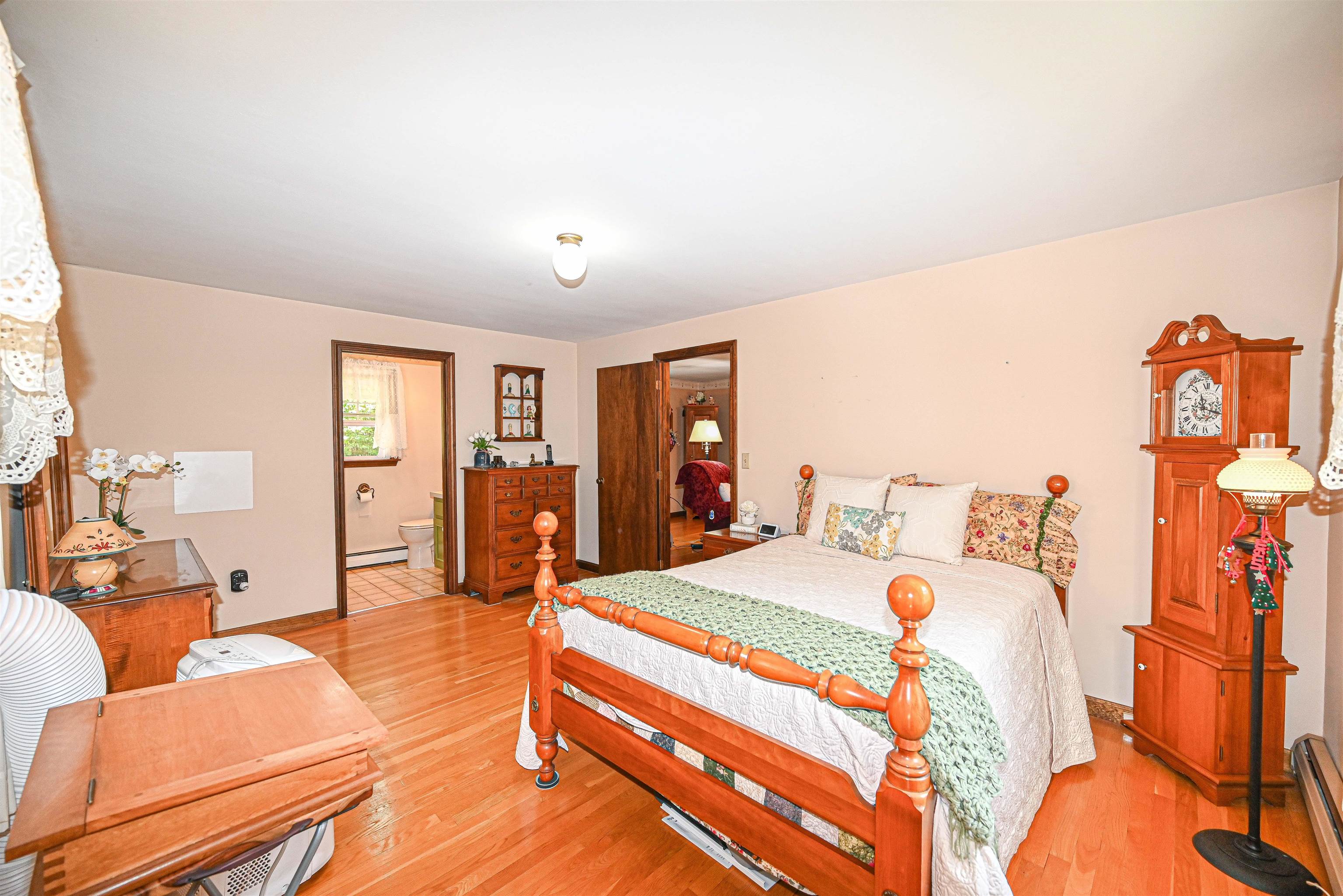 Photo 16 of 47