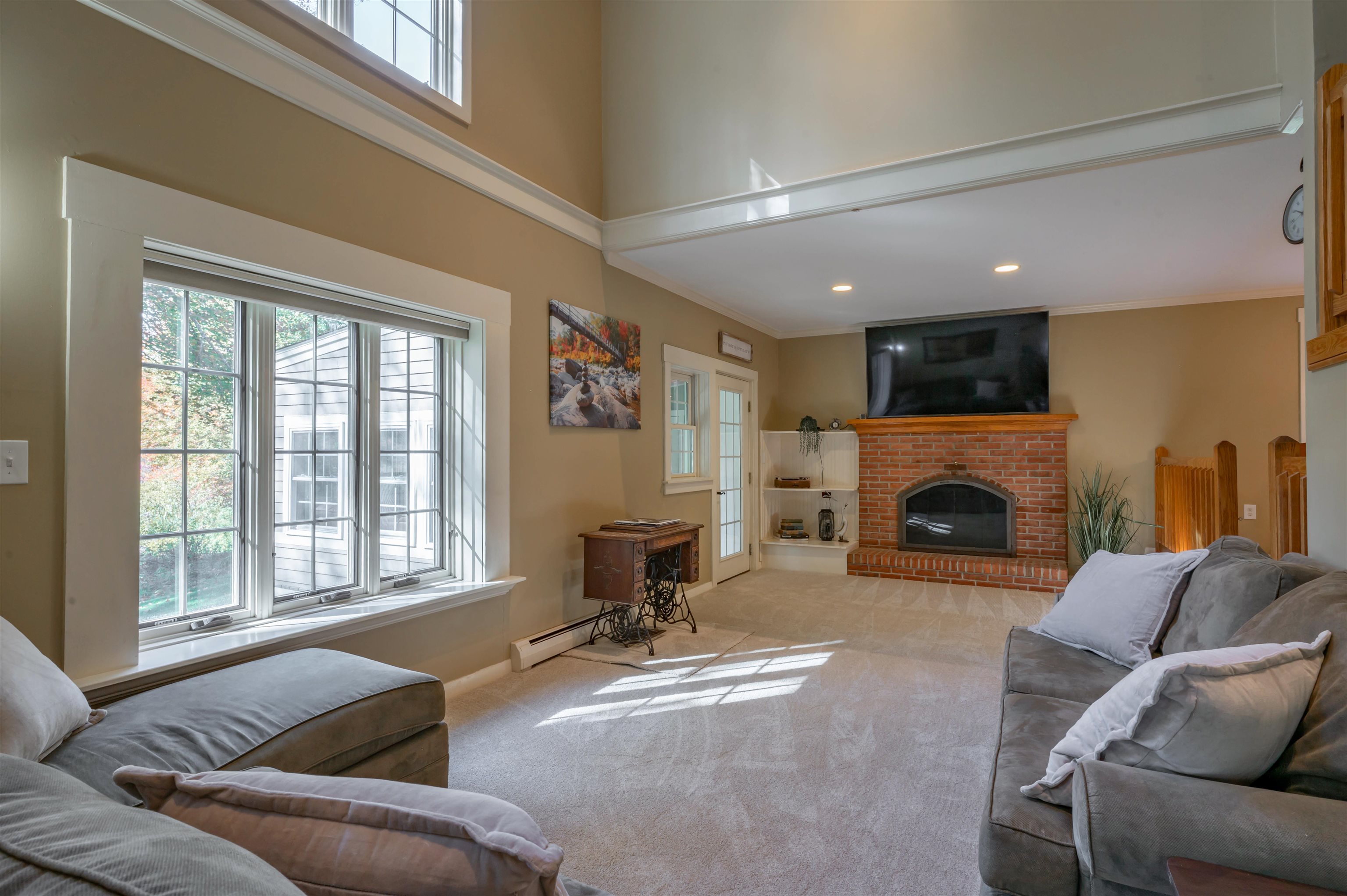 Living Room with Wow Factor!