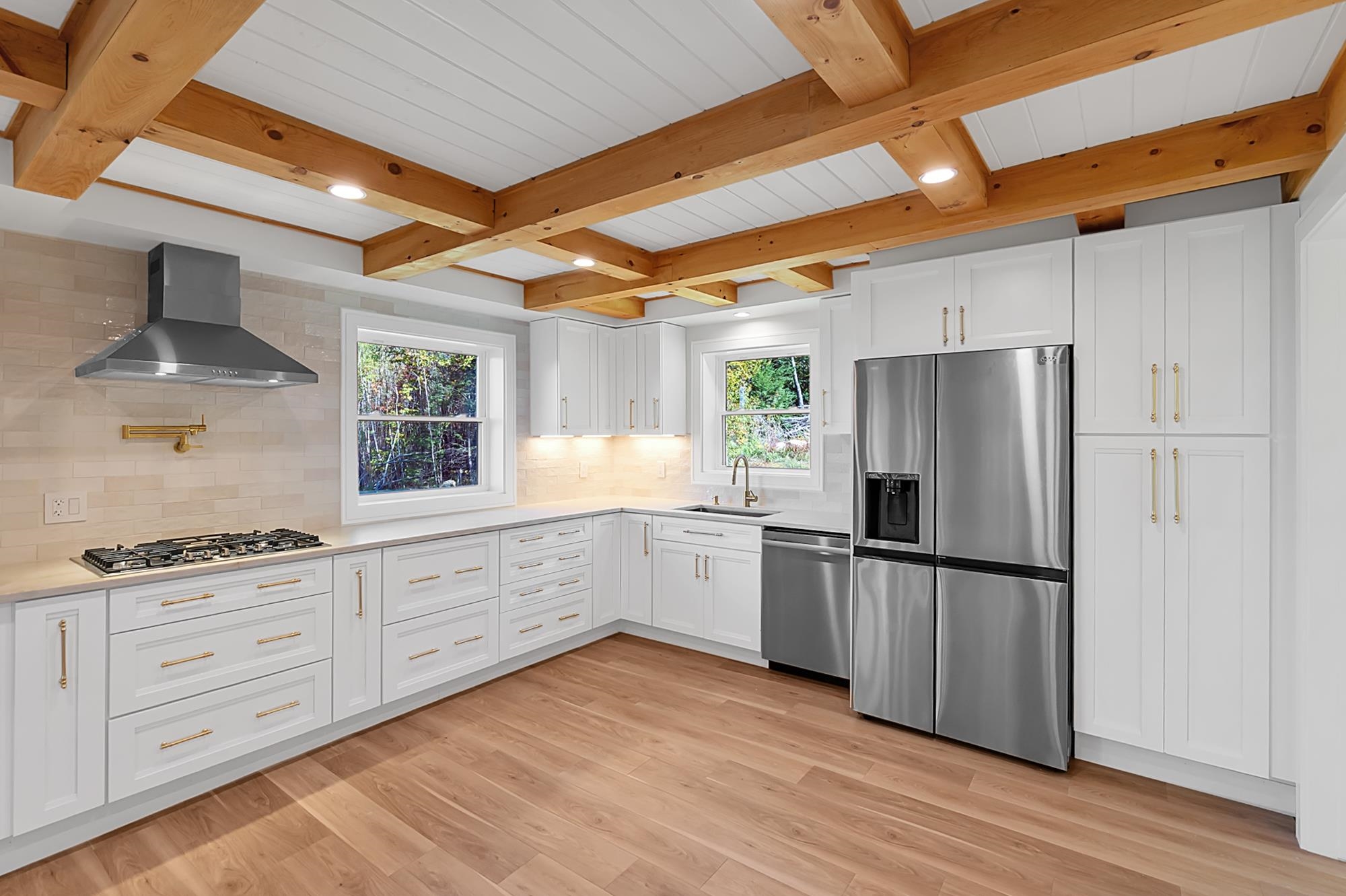 High End Kitchen Cabinets and Appliances