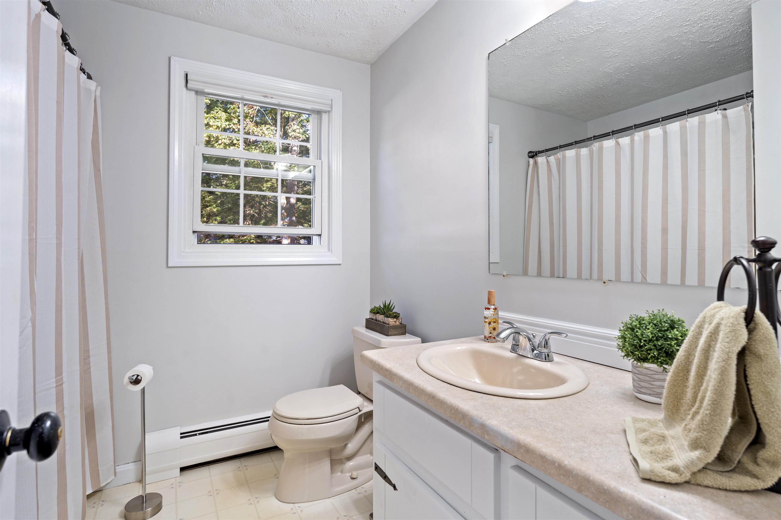 1st Floor Full Bathroom
