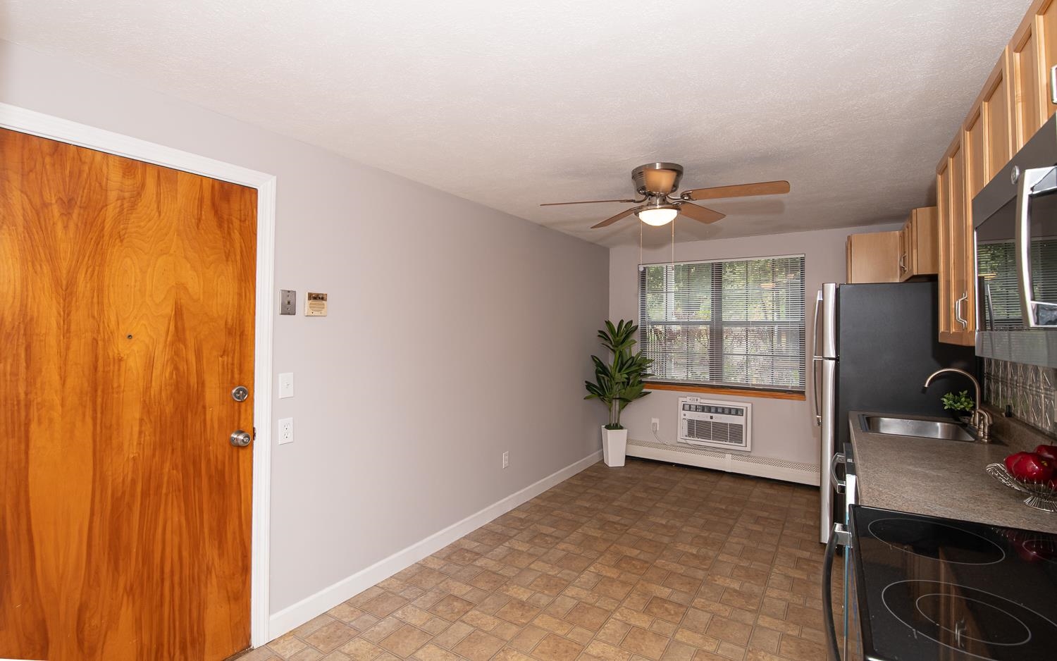 Photo 4 of 25
