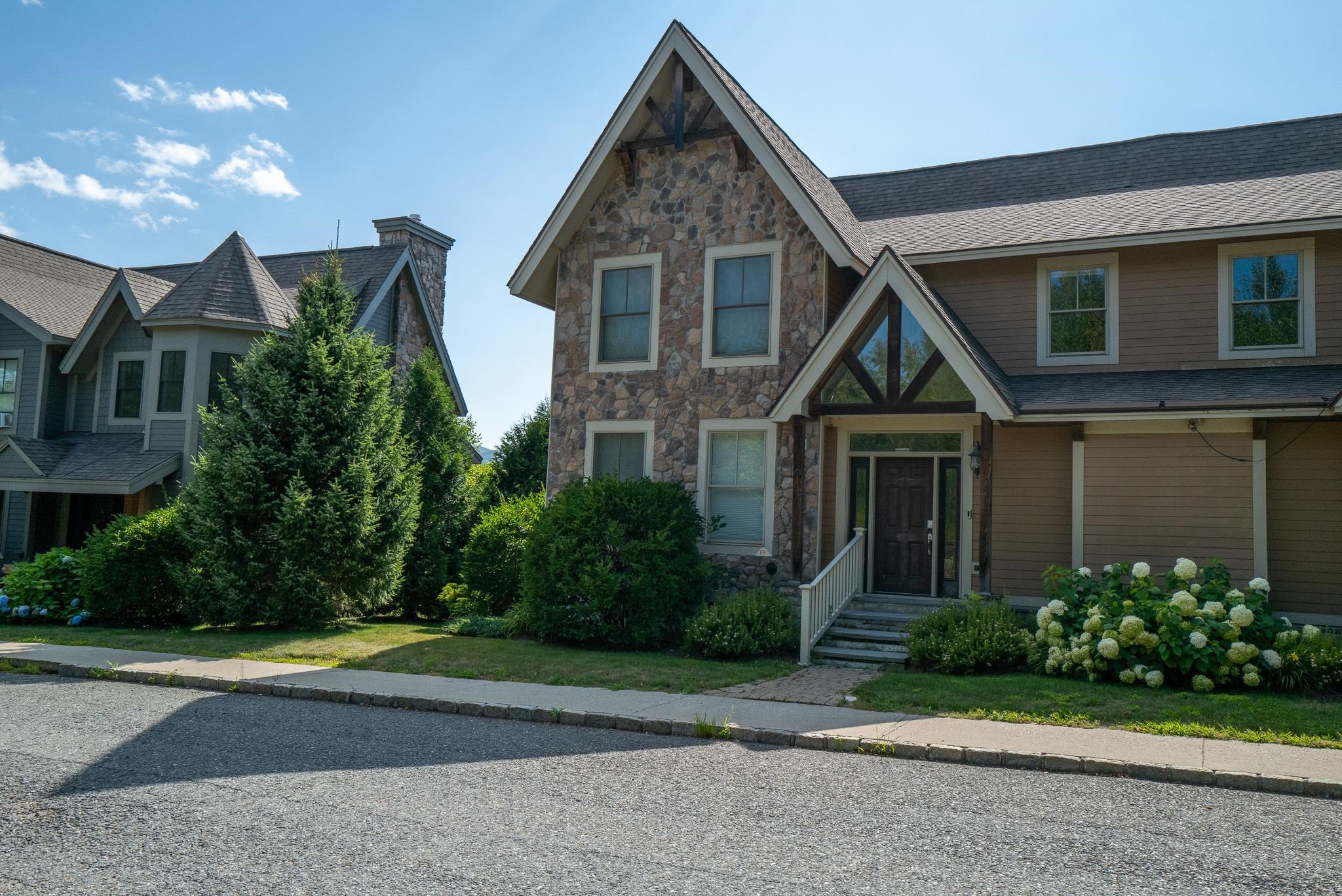This magnificent 5-bedroom, 4.5-bath townhouse,...