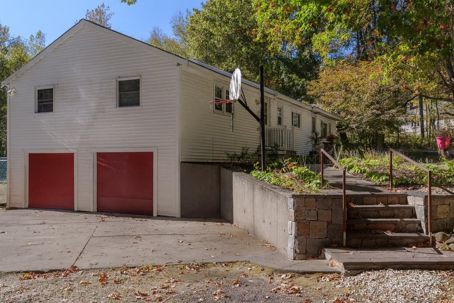 MLS 5065833: 43 Maple Avenue, Newton NH