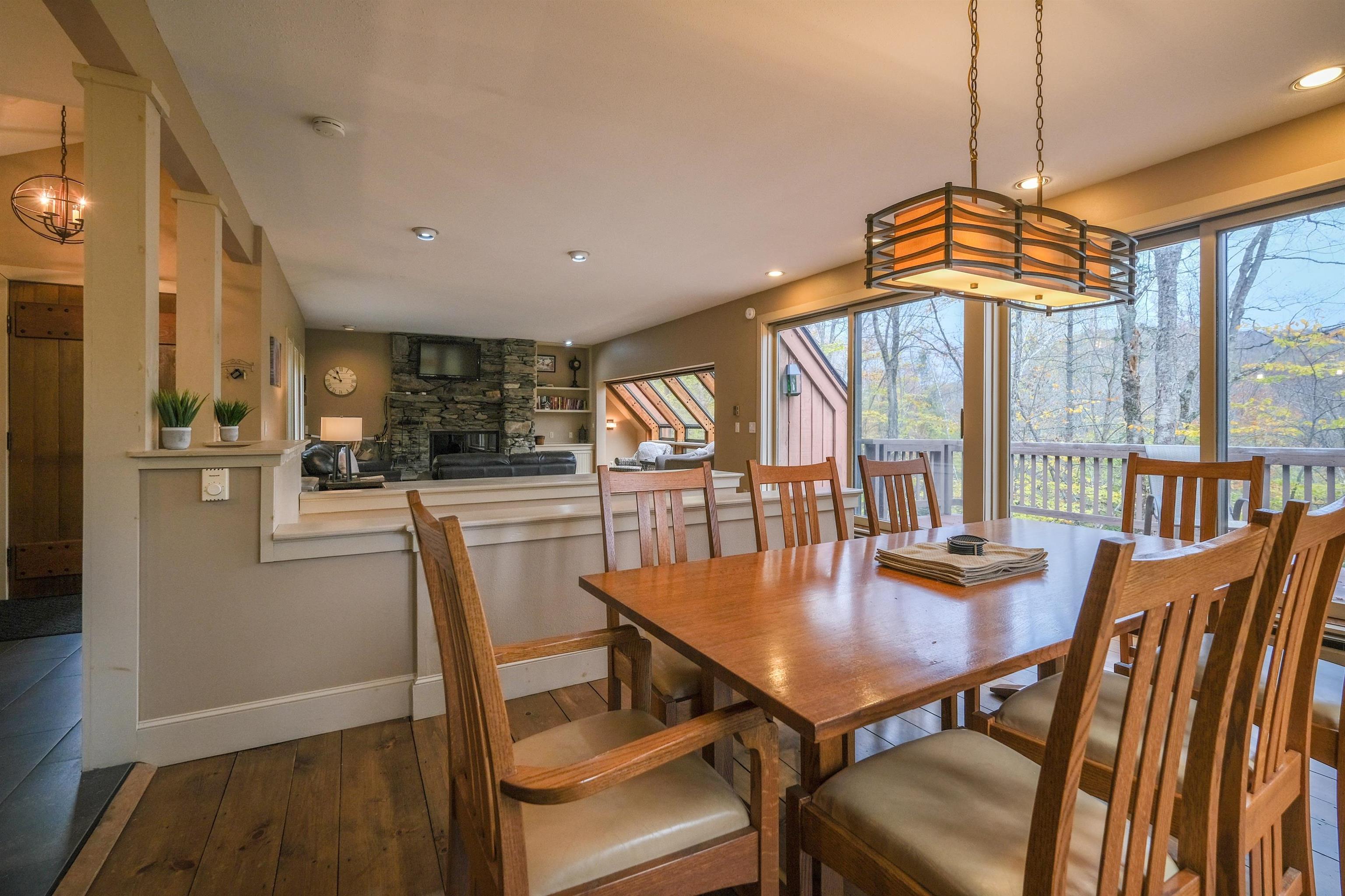 Inside dining to outside deck 24276195