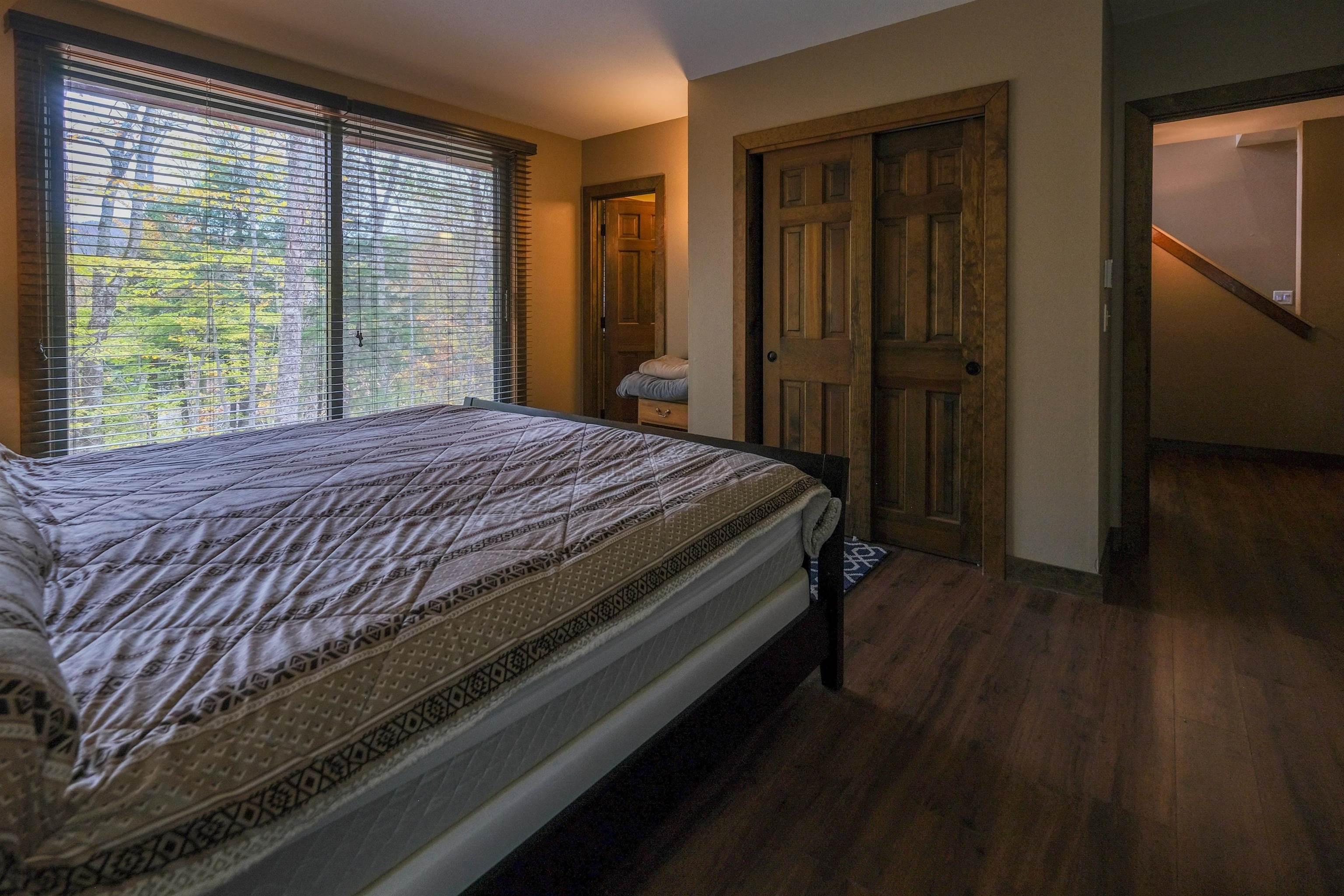 Good closet space 24276203