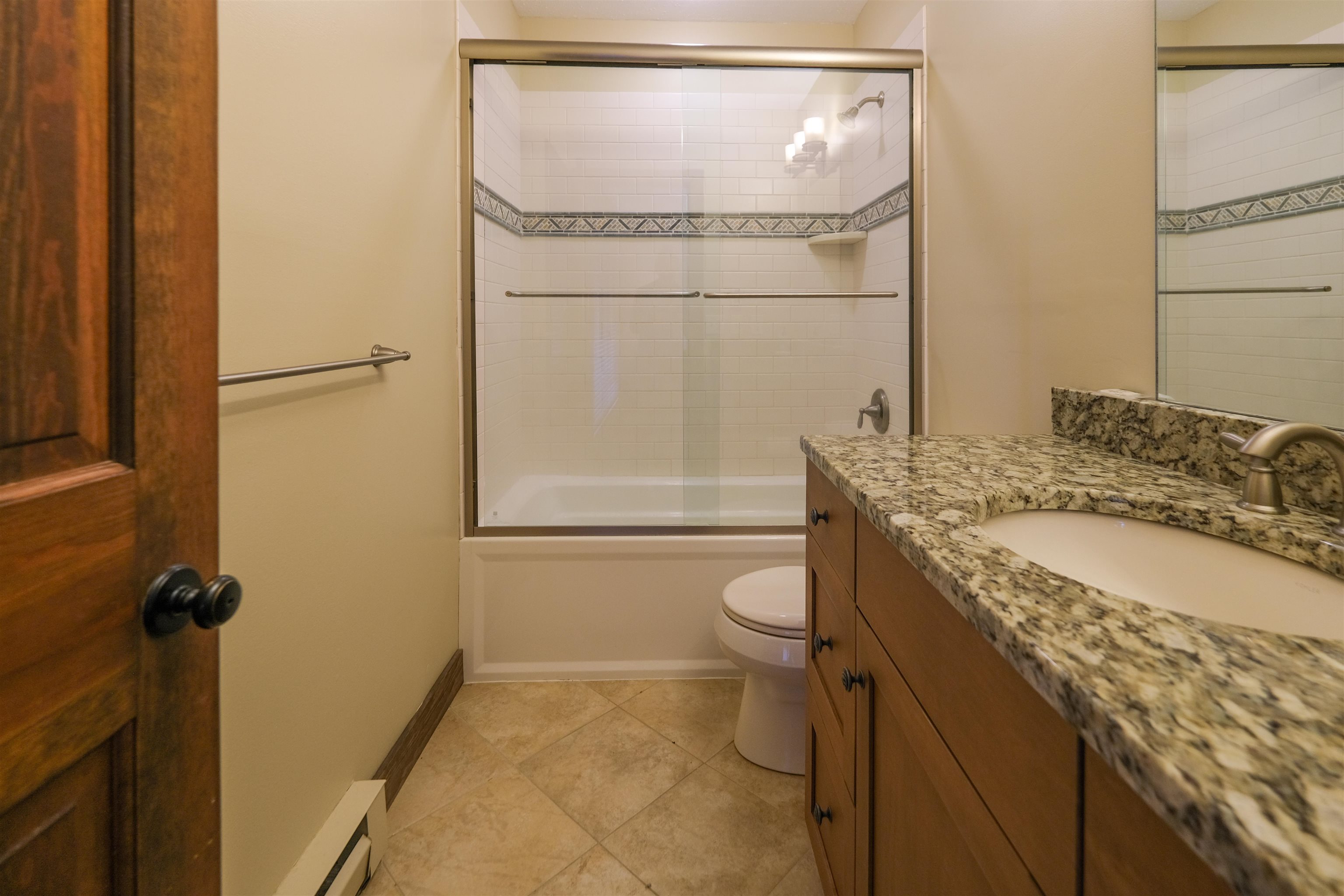 Primary bath 24276177