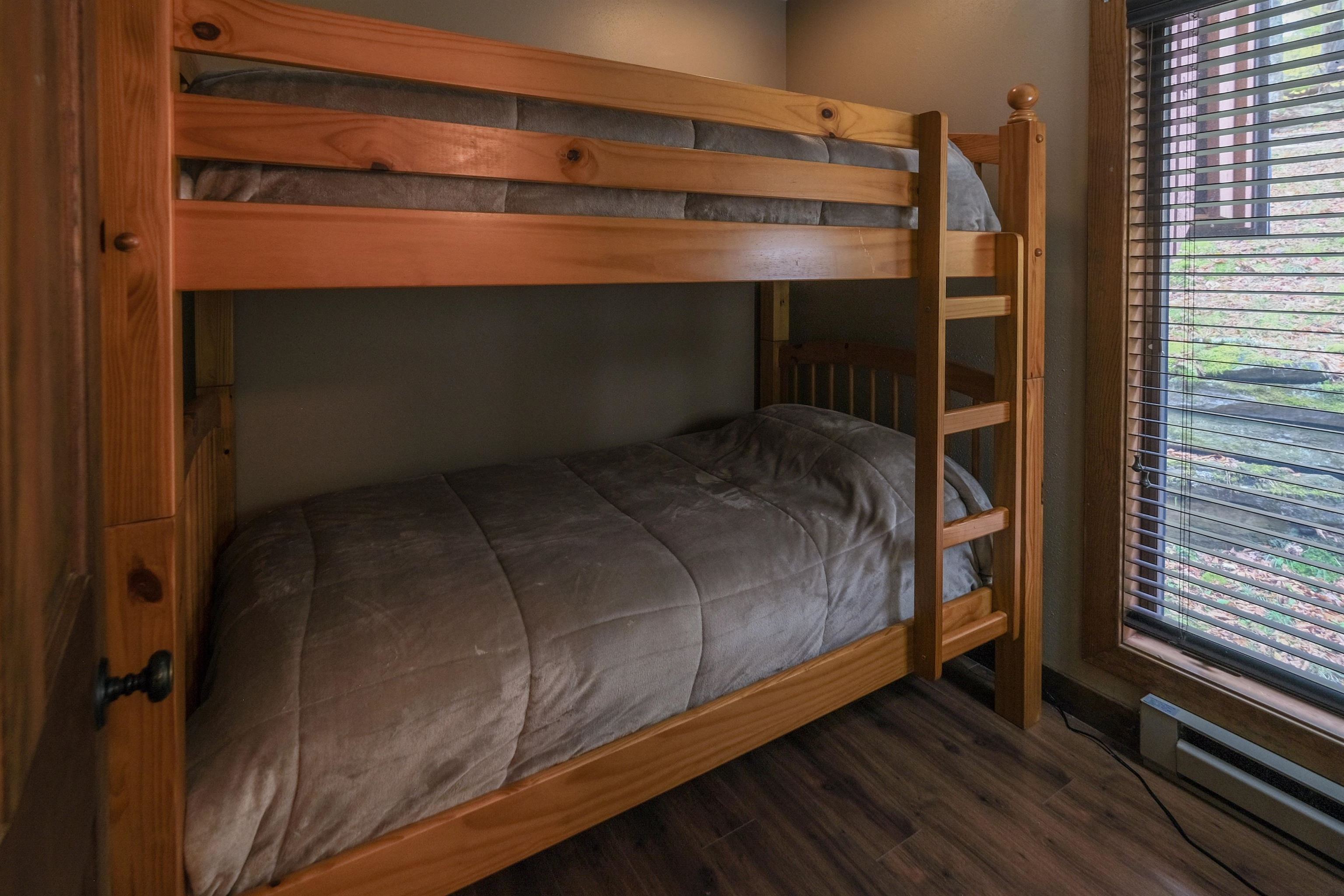 Bunk room 24276200
