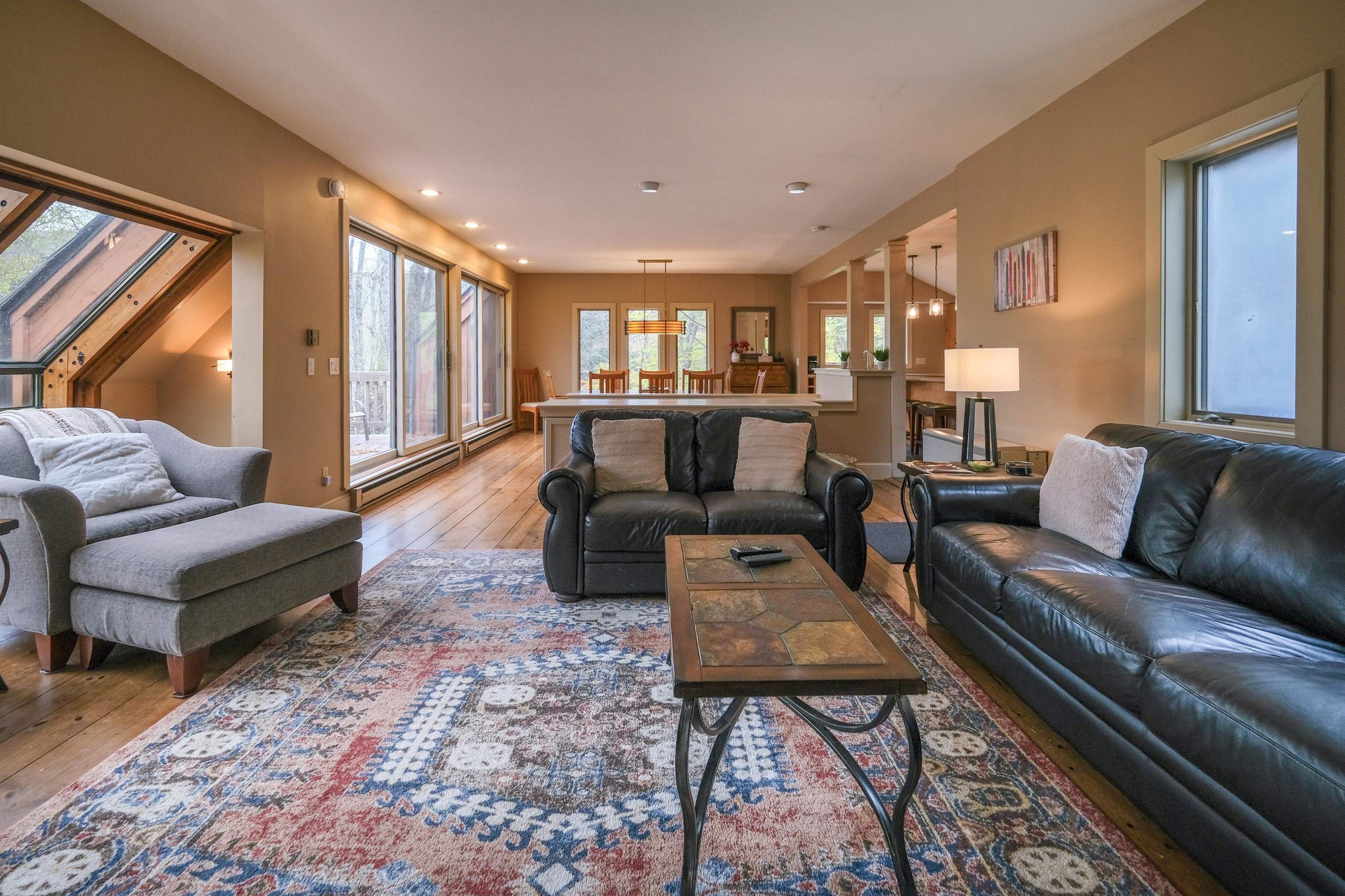 Open floor plan 24276197