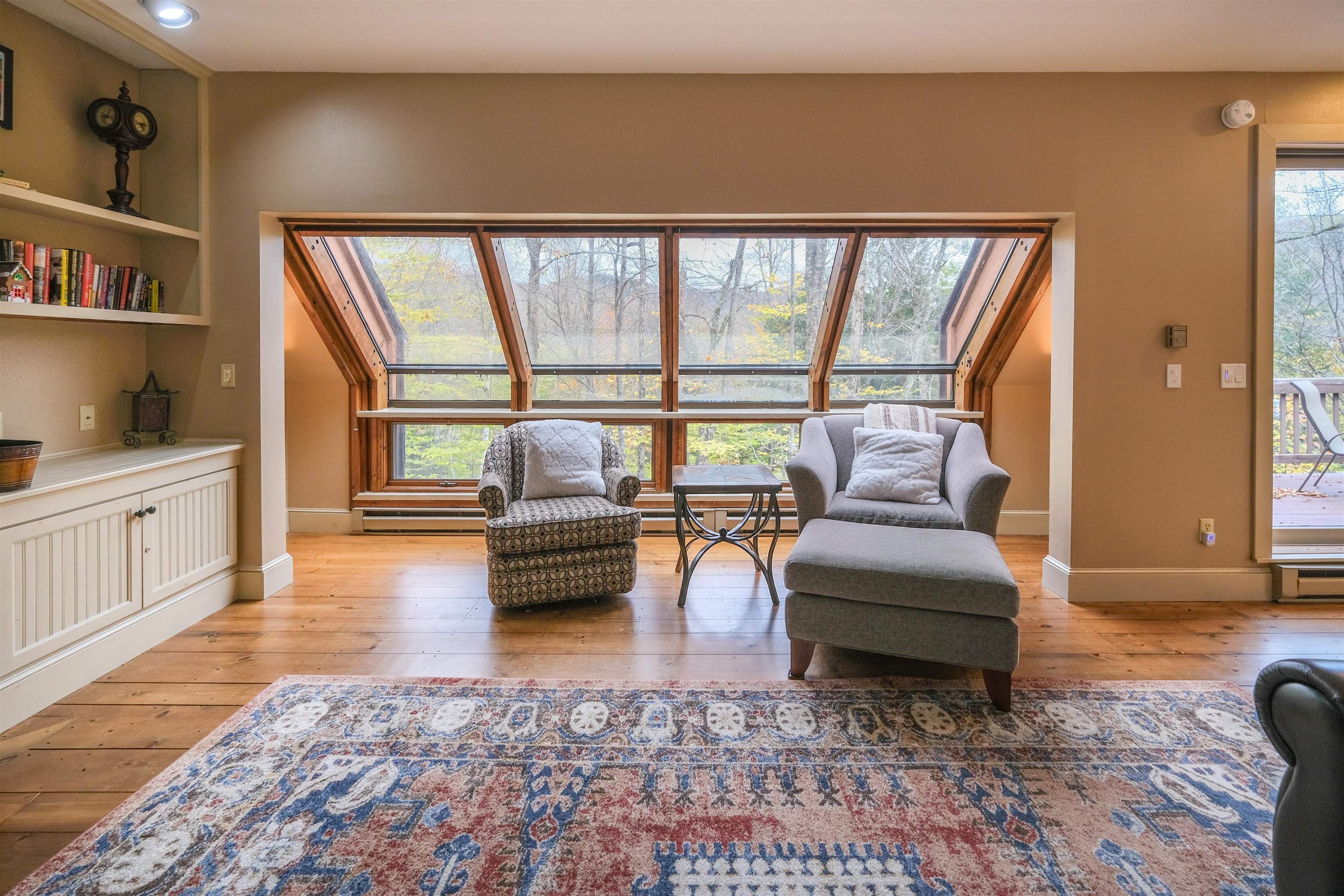 Lots of natural light 24276164
