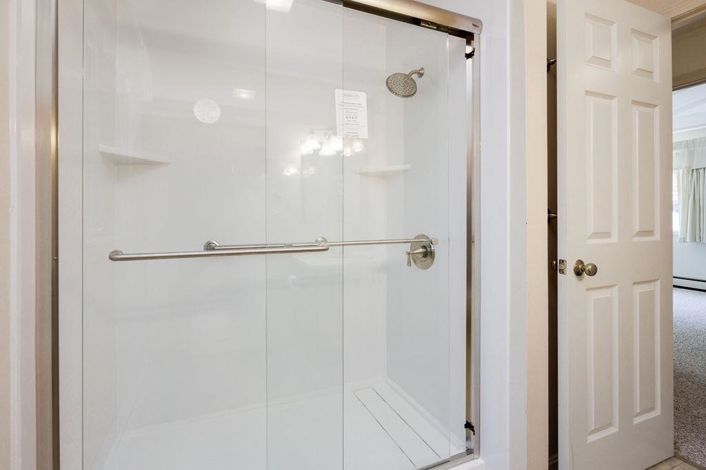 New walk in shower 24312160