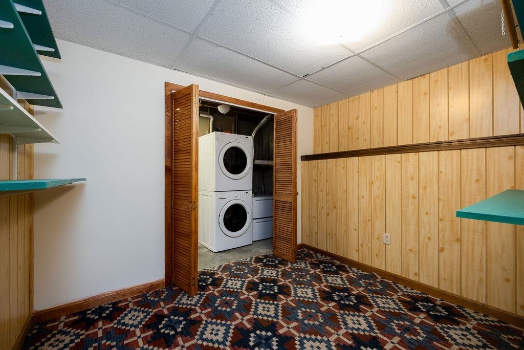 Office w closet laundry 24312165