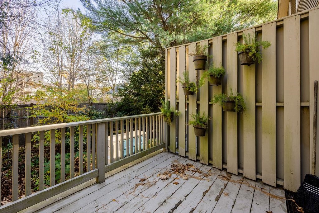 Private deck 24312168
