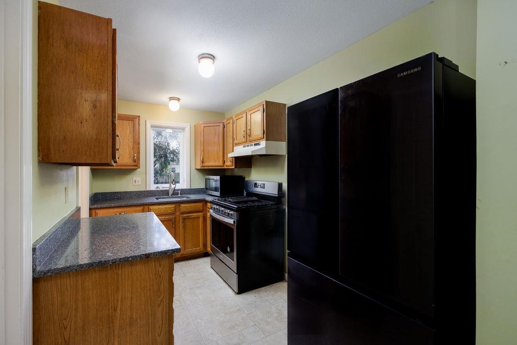 Kitchen 24312148