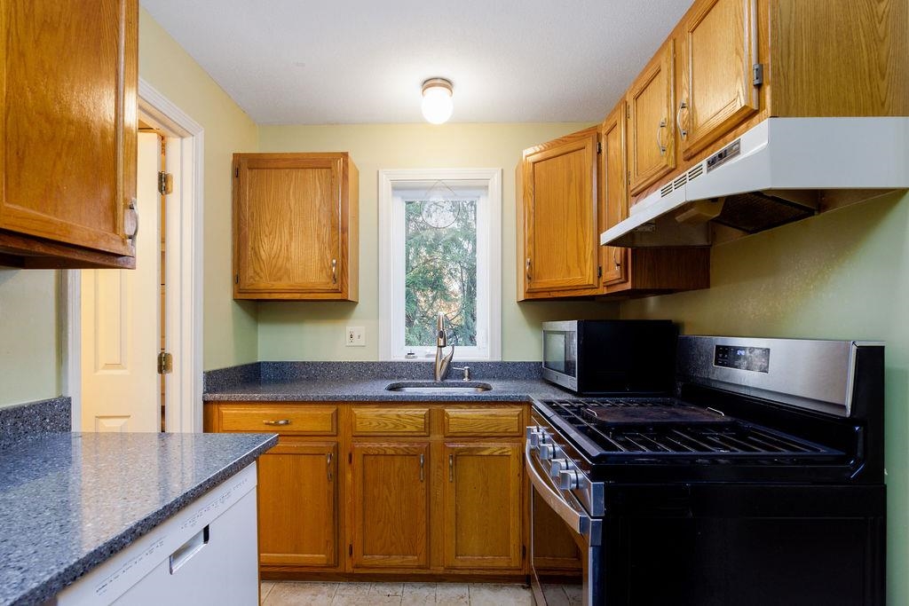 Kitchen 24312149
