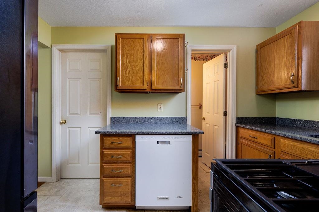 Kitchen 24312150
