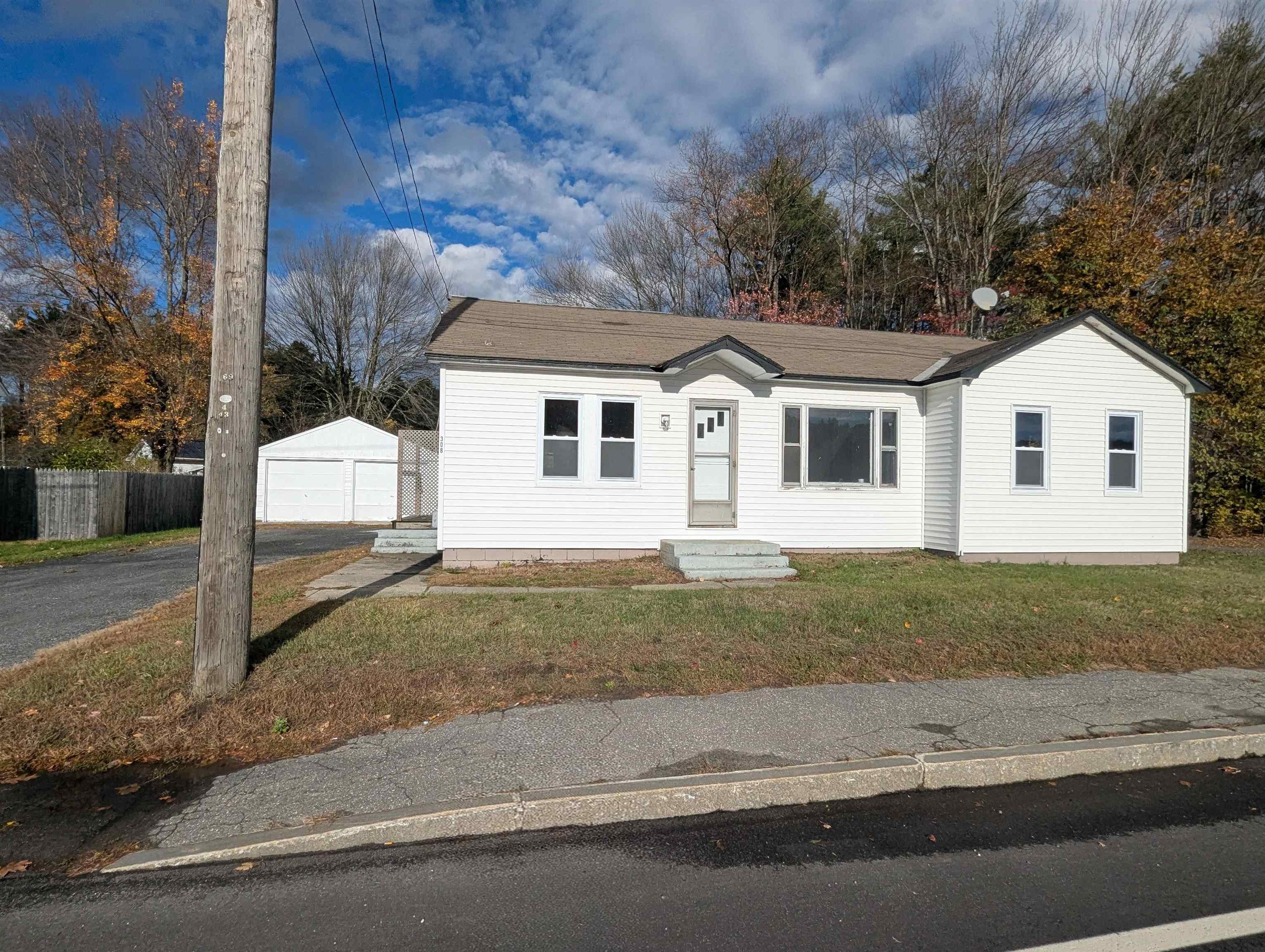 CLAREMONT NH Claremont_NH for sale $Single Family For Lease: $2,000