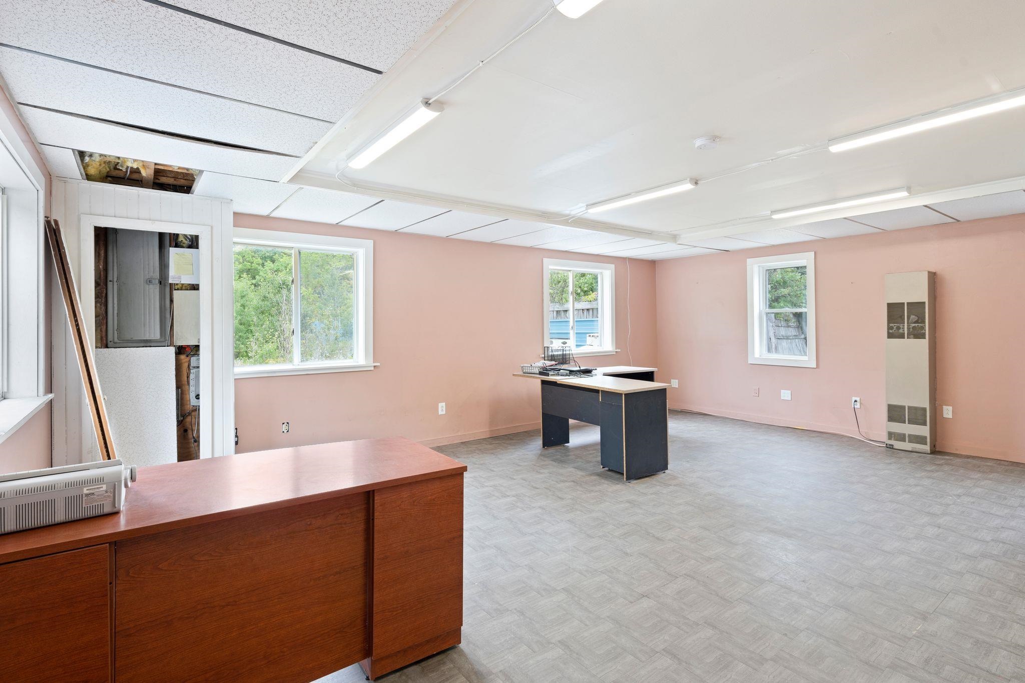 Bright open office space 19153443