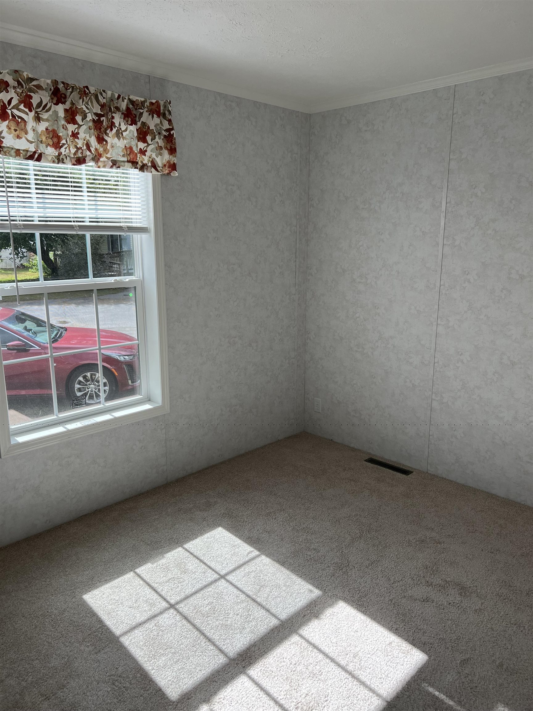 21 Cedar St, Hinsdale, NH 03451