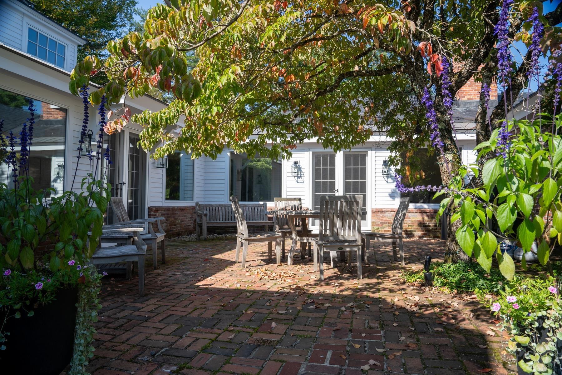 Homes for sale in Londonderry, VT | 207 Brooks Ln, Londonderry, VT 05148 | MLS# 4971327