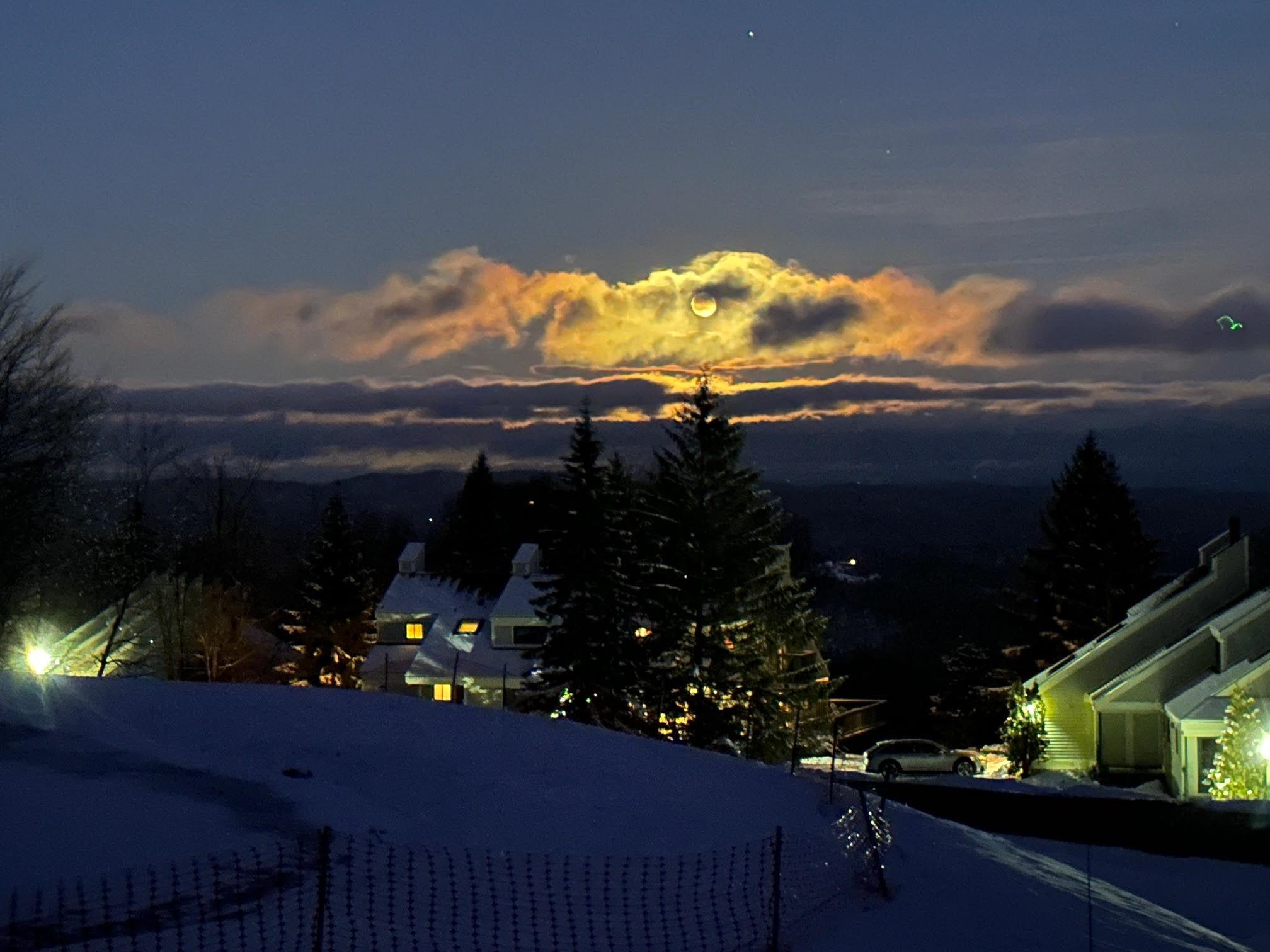 Exceptional views day and night! 21086199