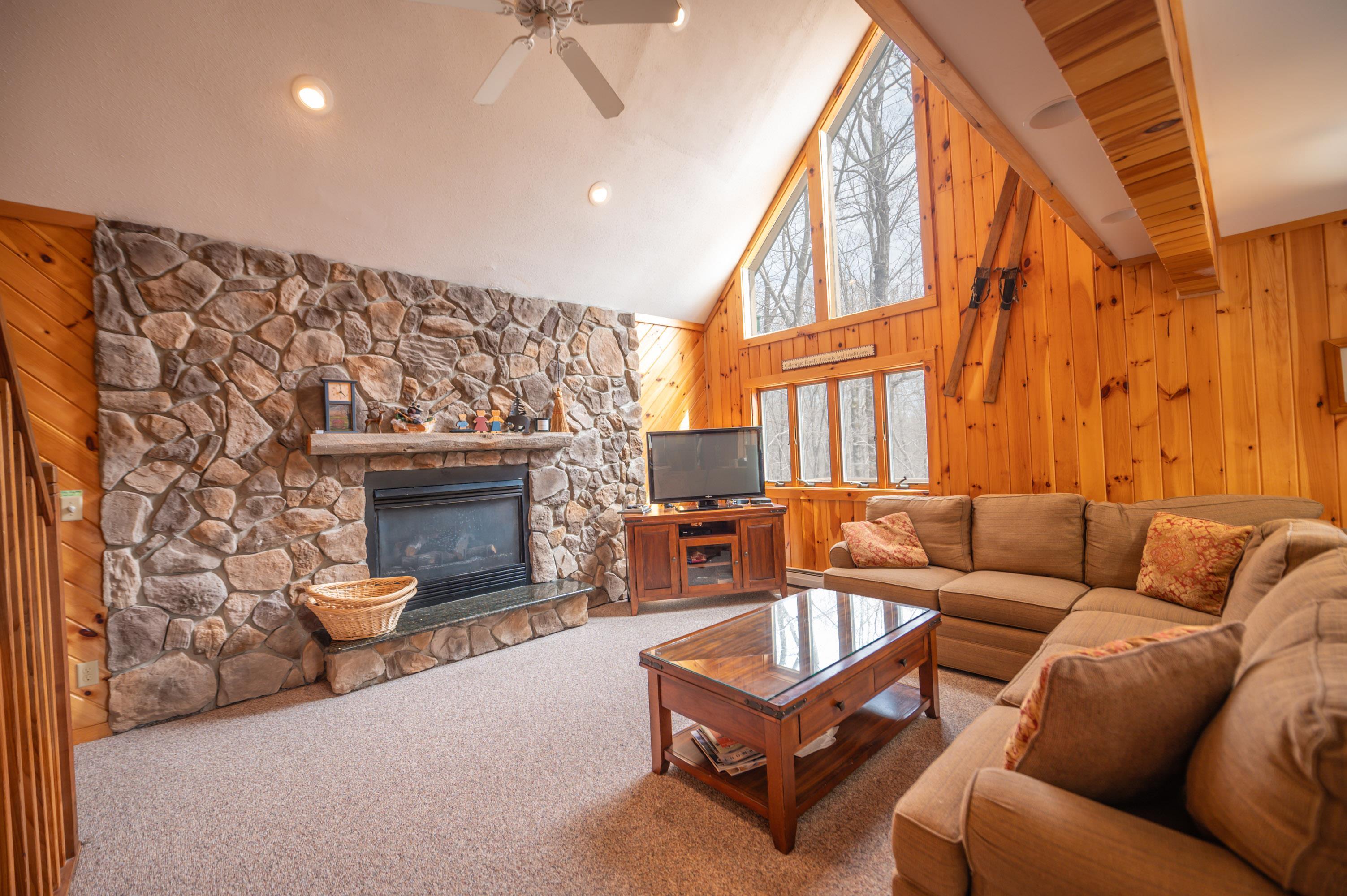 Homes for sale in Dover, VT | 38 Bears Den Rd, Dover, VT 05356 | MLS# 4996383