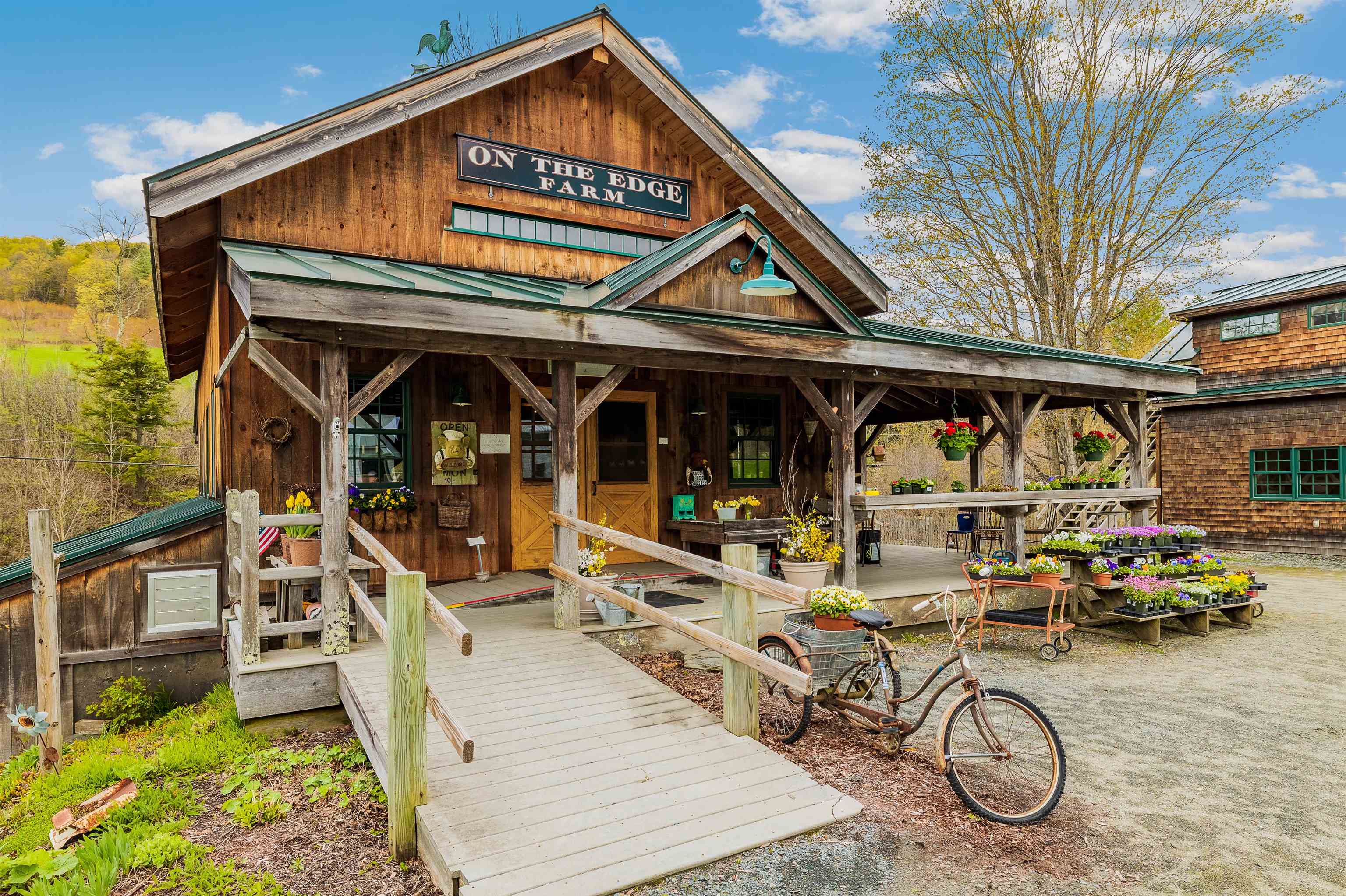 Pomfret VT Commercial Property for sale $846,000 $534 per sq.ft.