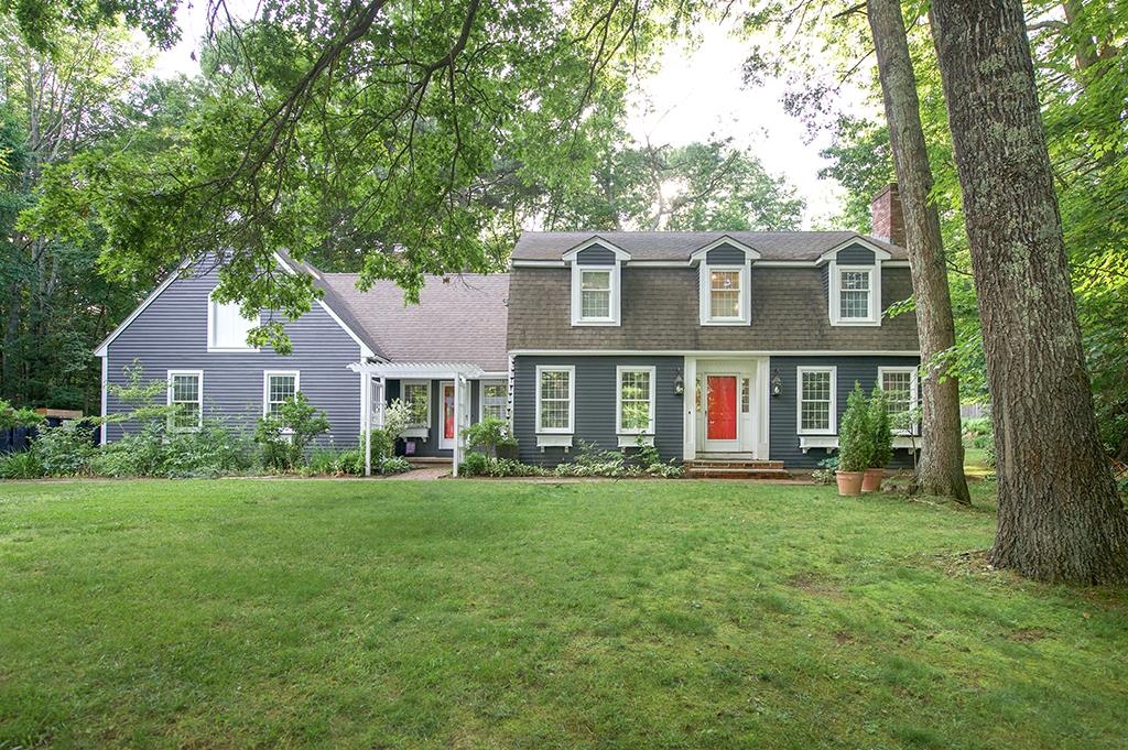 MLS 5000501: 9 Meadowview Drive, Plaistow NH