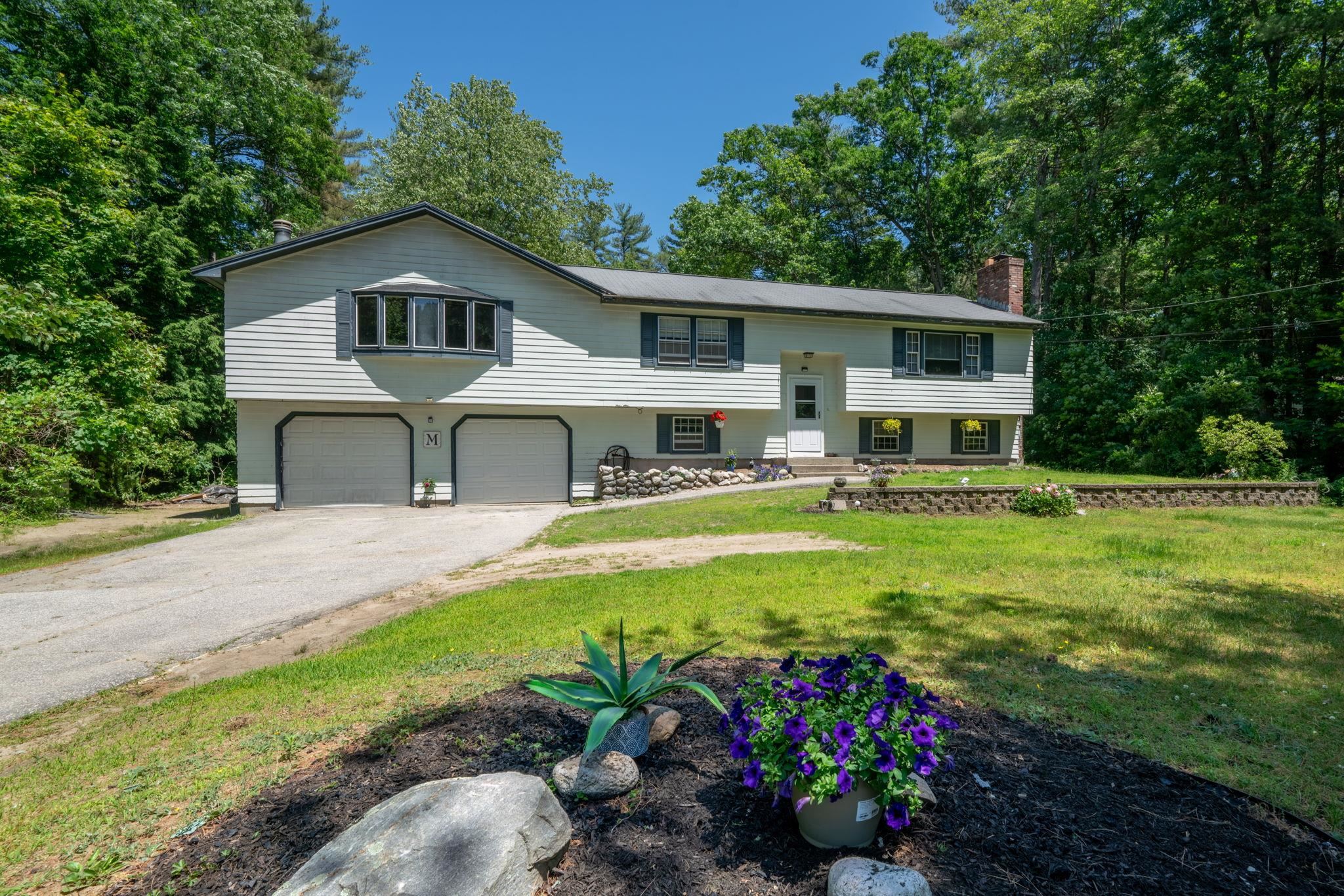 MLS 5000612: 2 McQuesten Circle, Litchfield NH