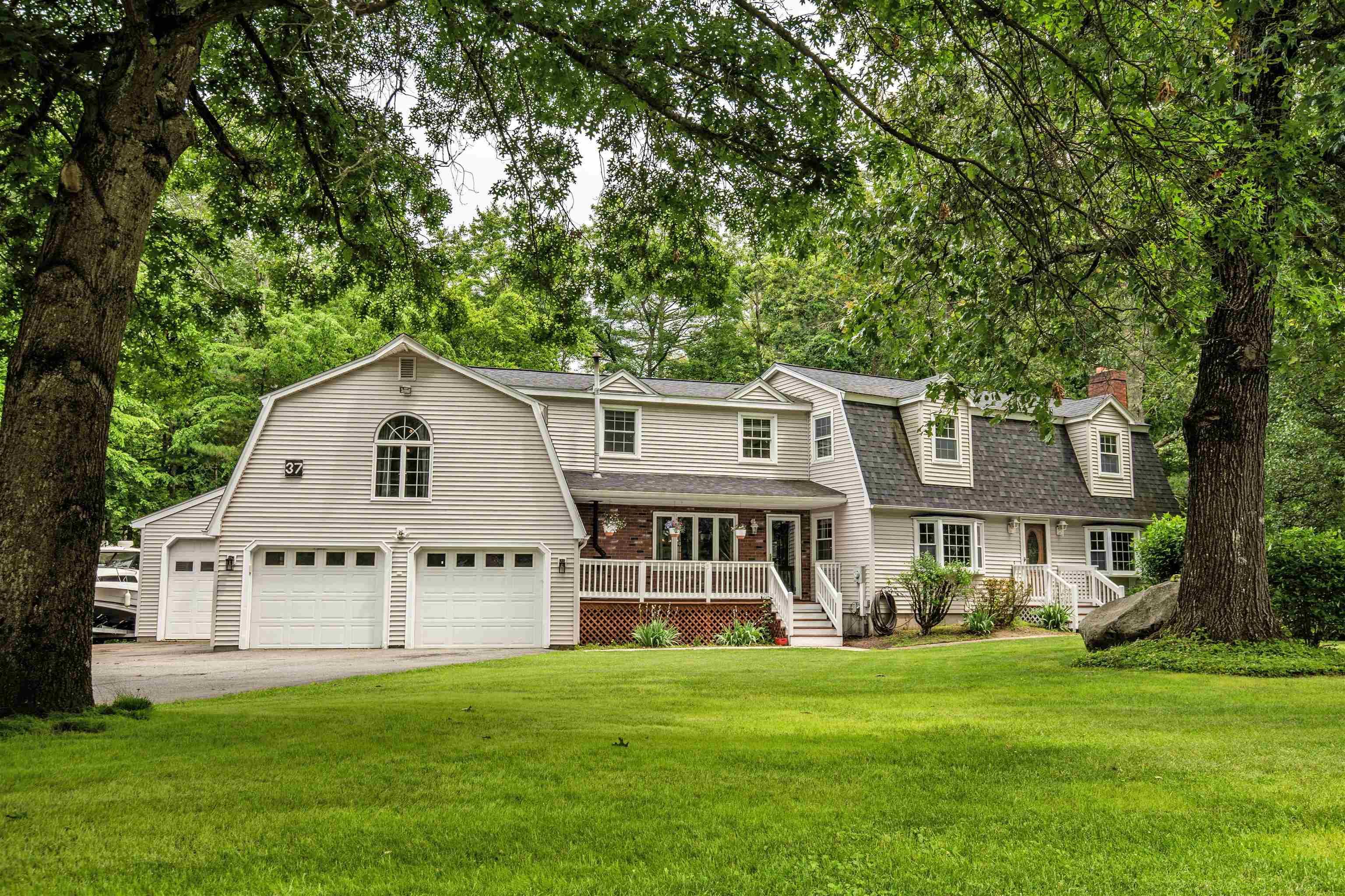 MLS 5001114: 37 Blueberry Circle, Pelham NH