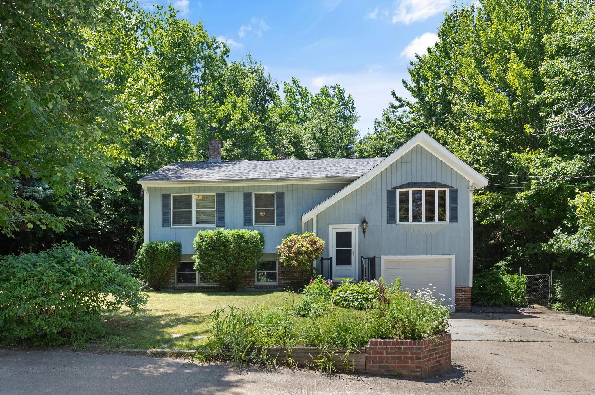 MLS 5001118: 10 Brookfield Drive, Merrimack NH