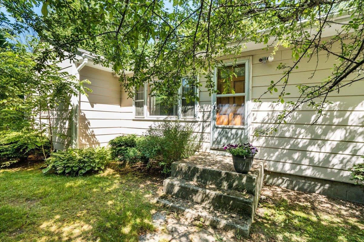 MLS 5001130: 76 Windham Road, Hudson NH