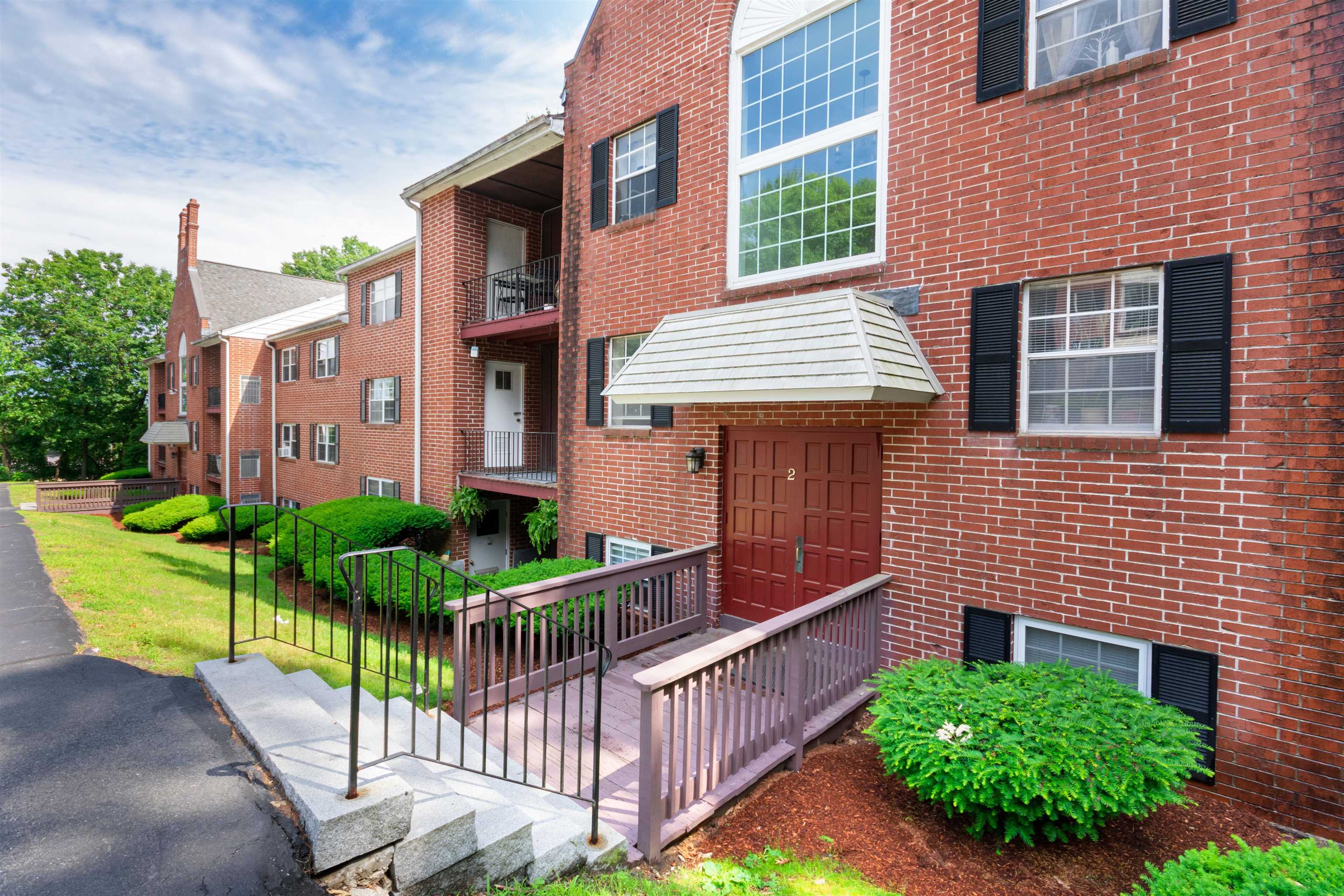 MLS 5001448: 2 Louisburg Square-Unit 6, Nashua NH