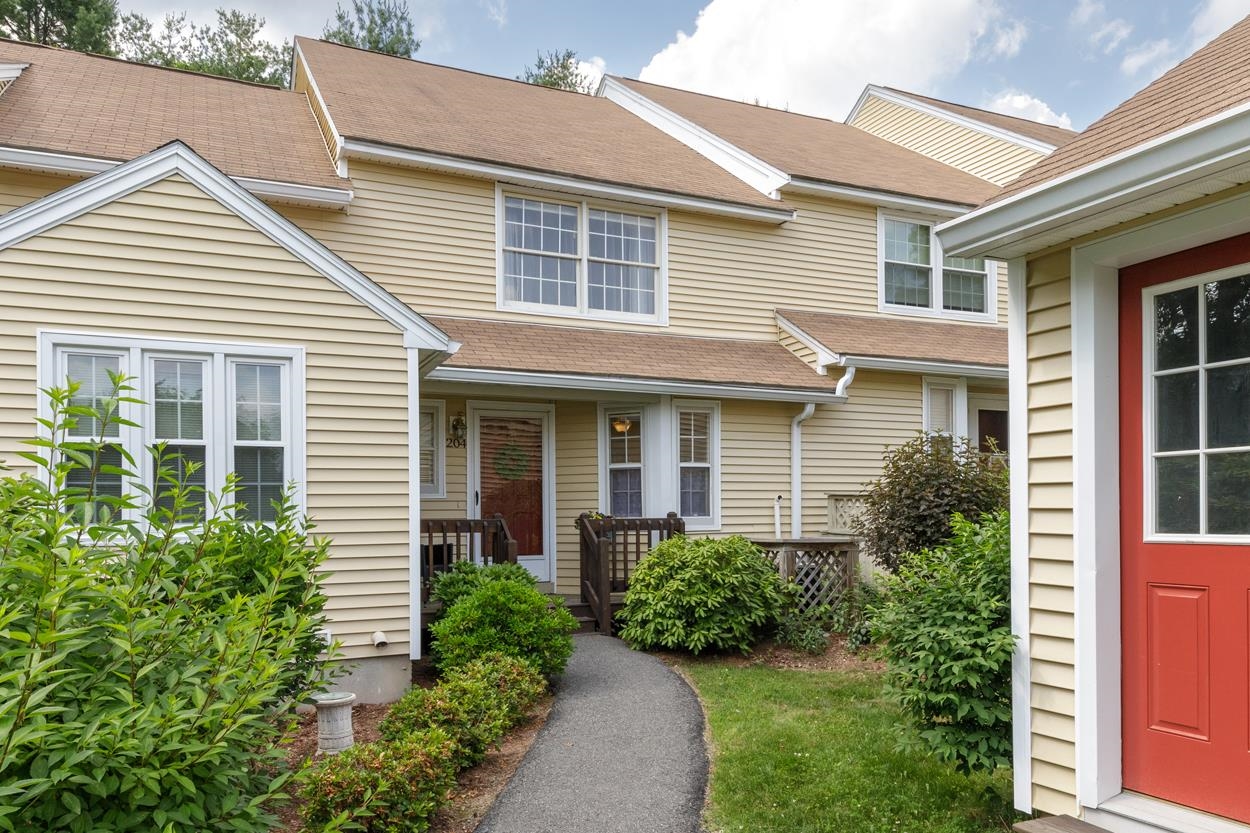 MLS 5001815: 204 Winding Pond Road-Unit 204, Londonderry NH