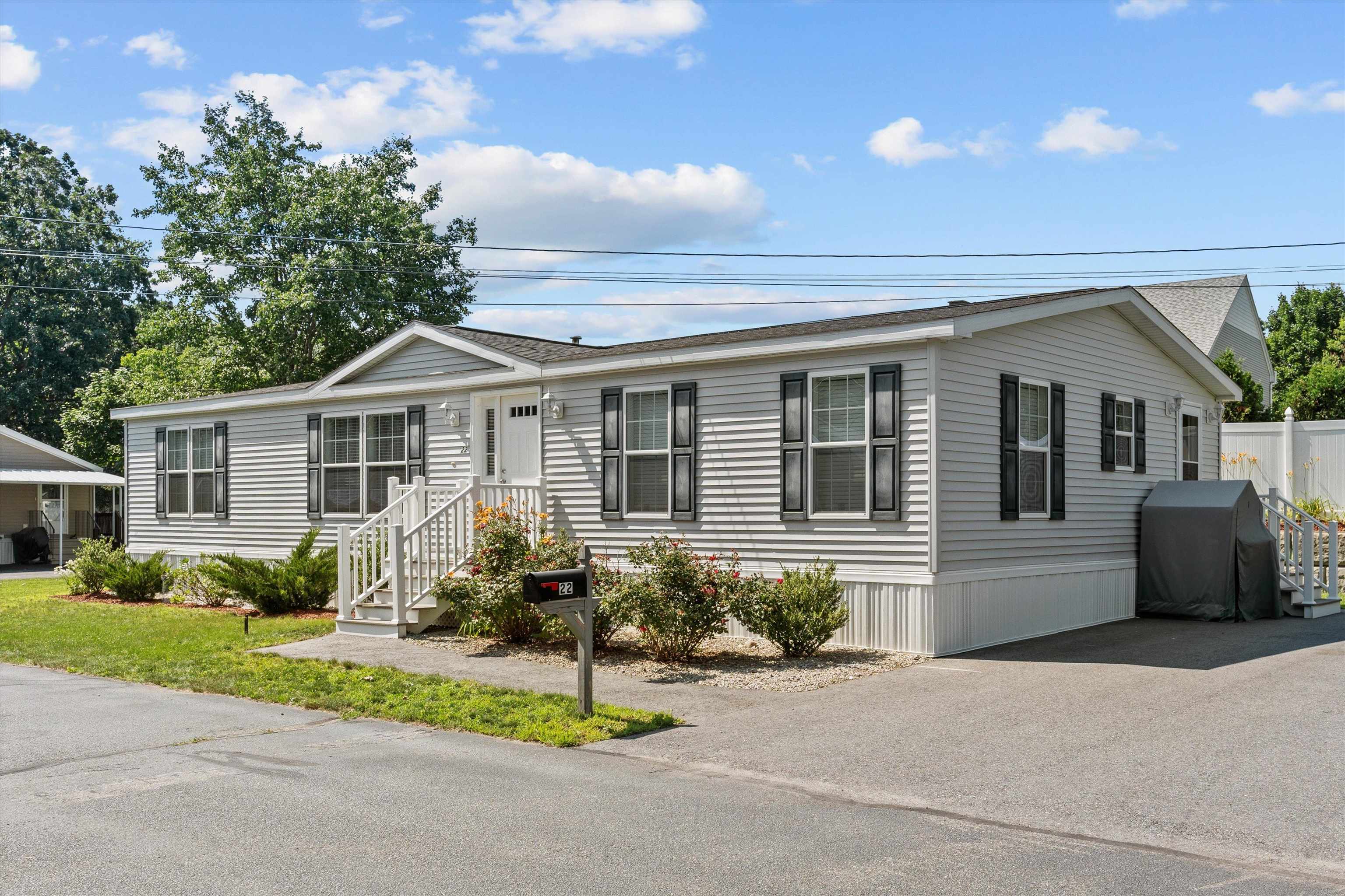 MLS 5001880: 22 Trailerhome Drive, Salem NH