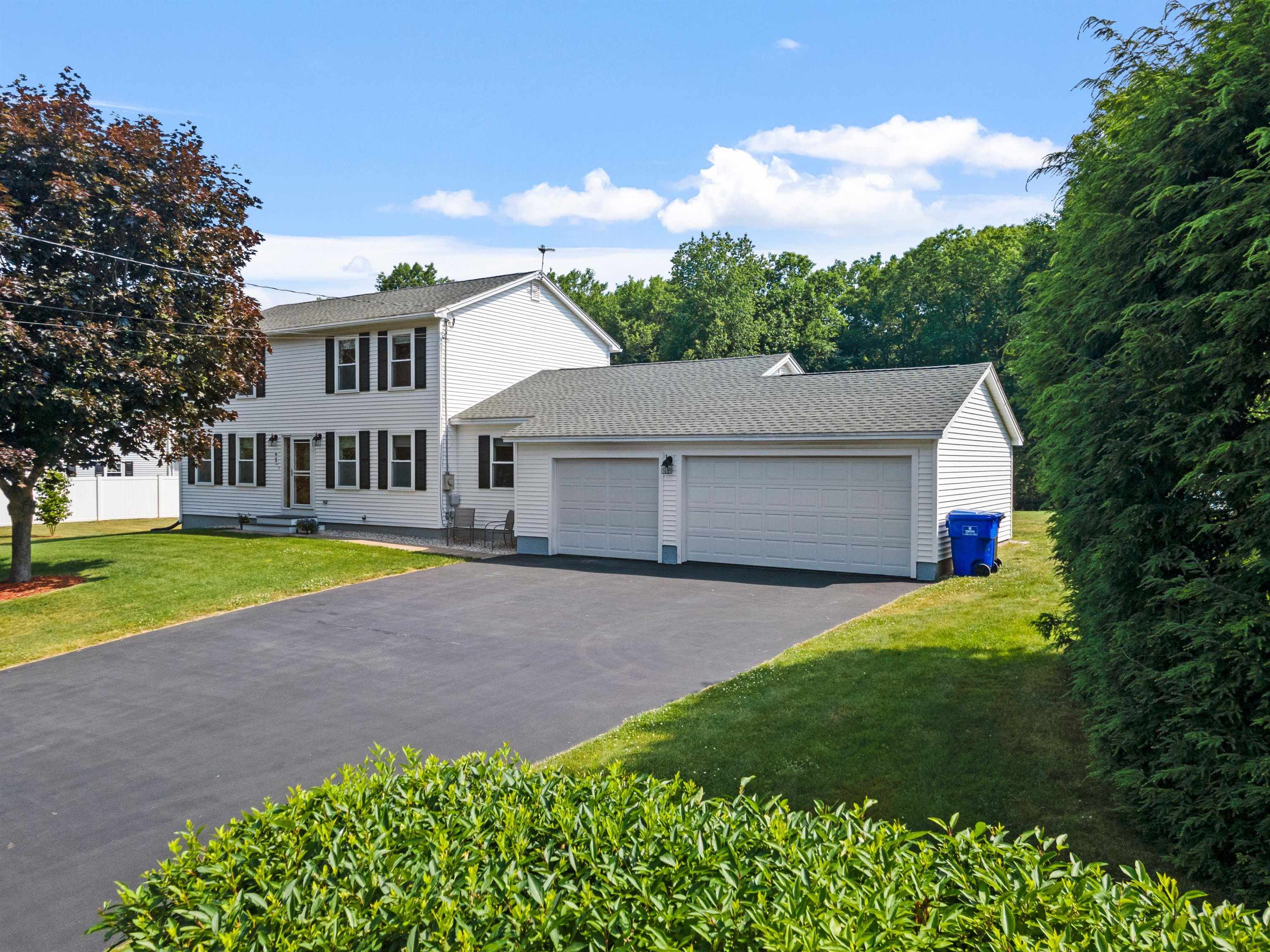 MLS 5002028: 98 Gowing Road, Hudson NH