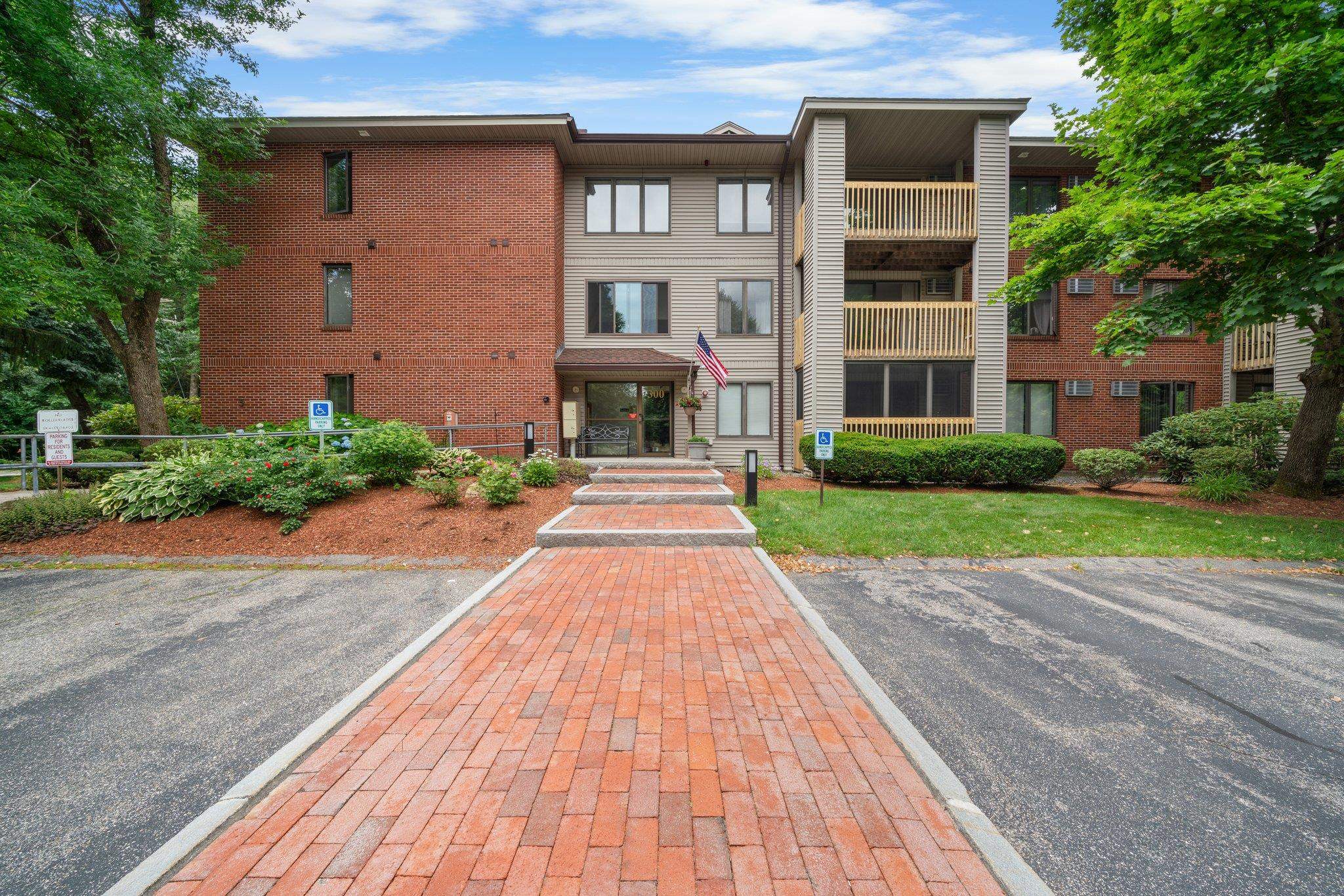 MLS 5002473: 300 Candlewood Park-Unit 27, Nashua NH