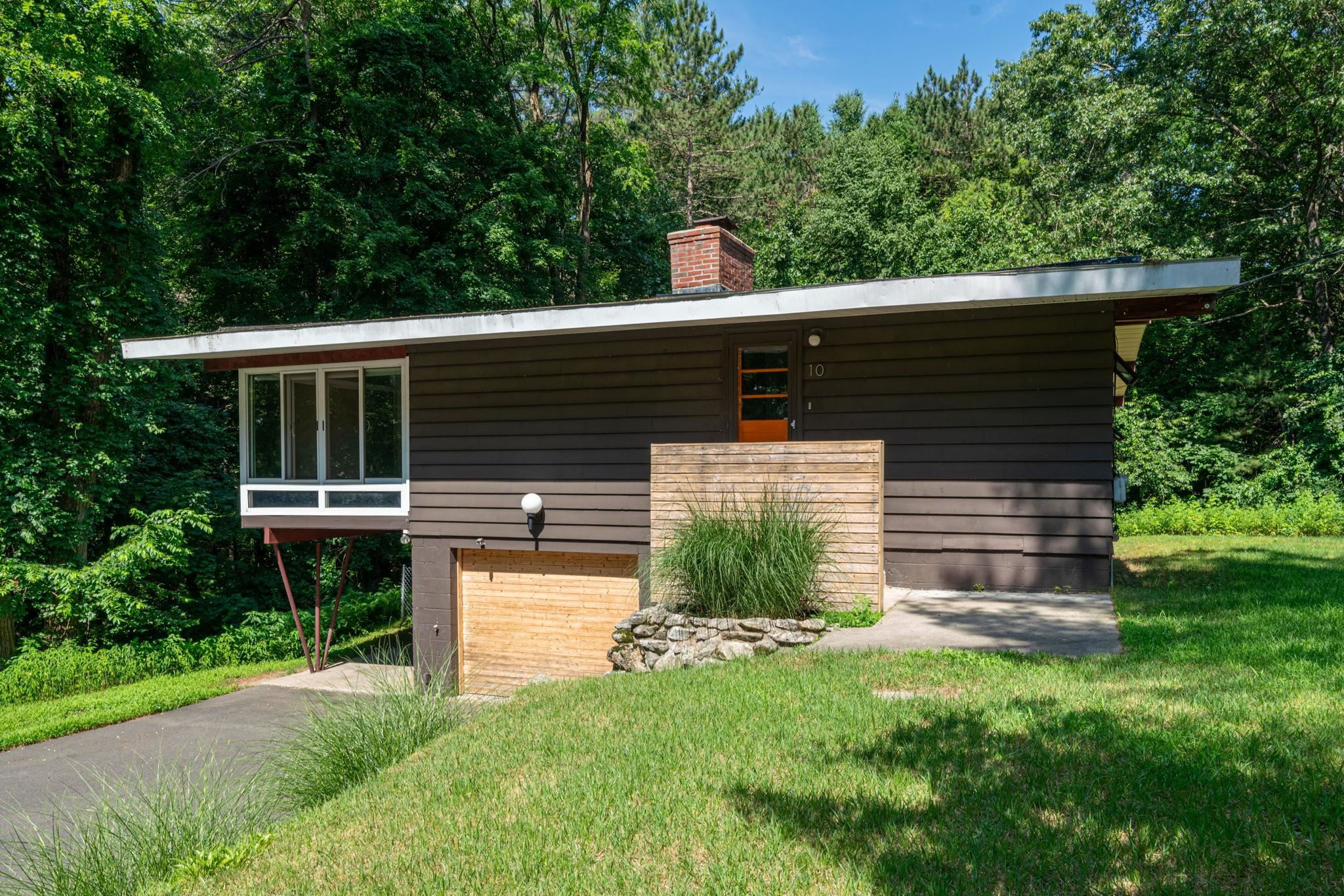 MLS 5002634: 10 McQuestion Road, Merrimack NH