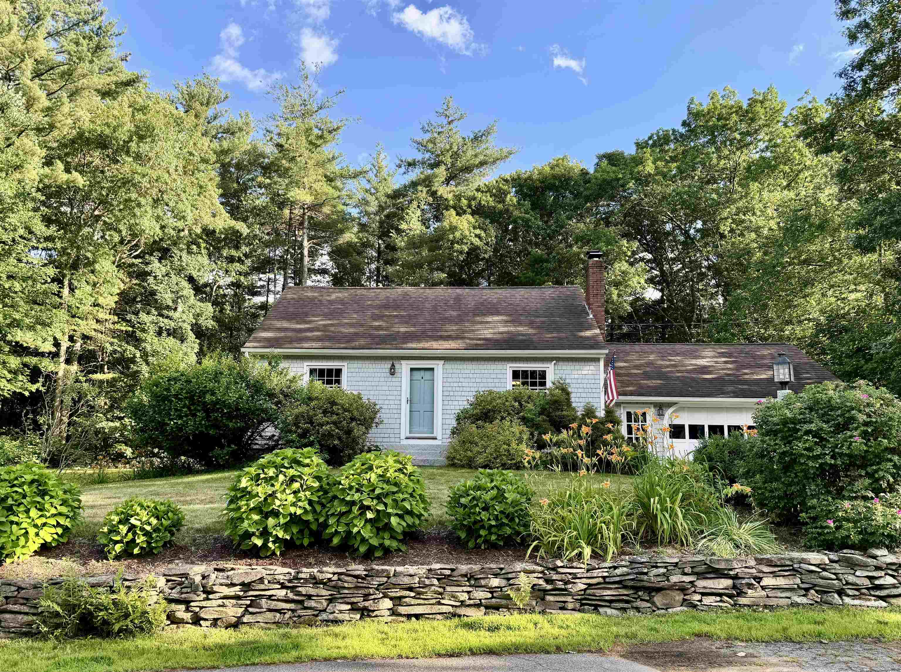 MLS 5002750: 25 Kingsbury Street, Derry NH