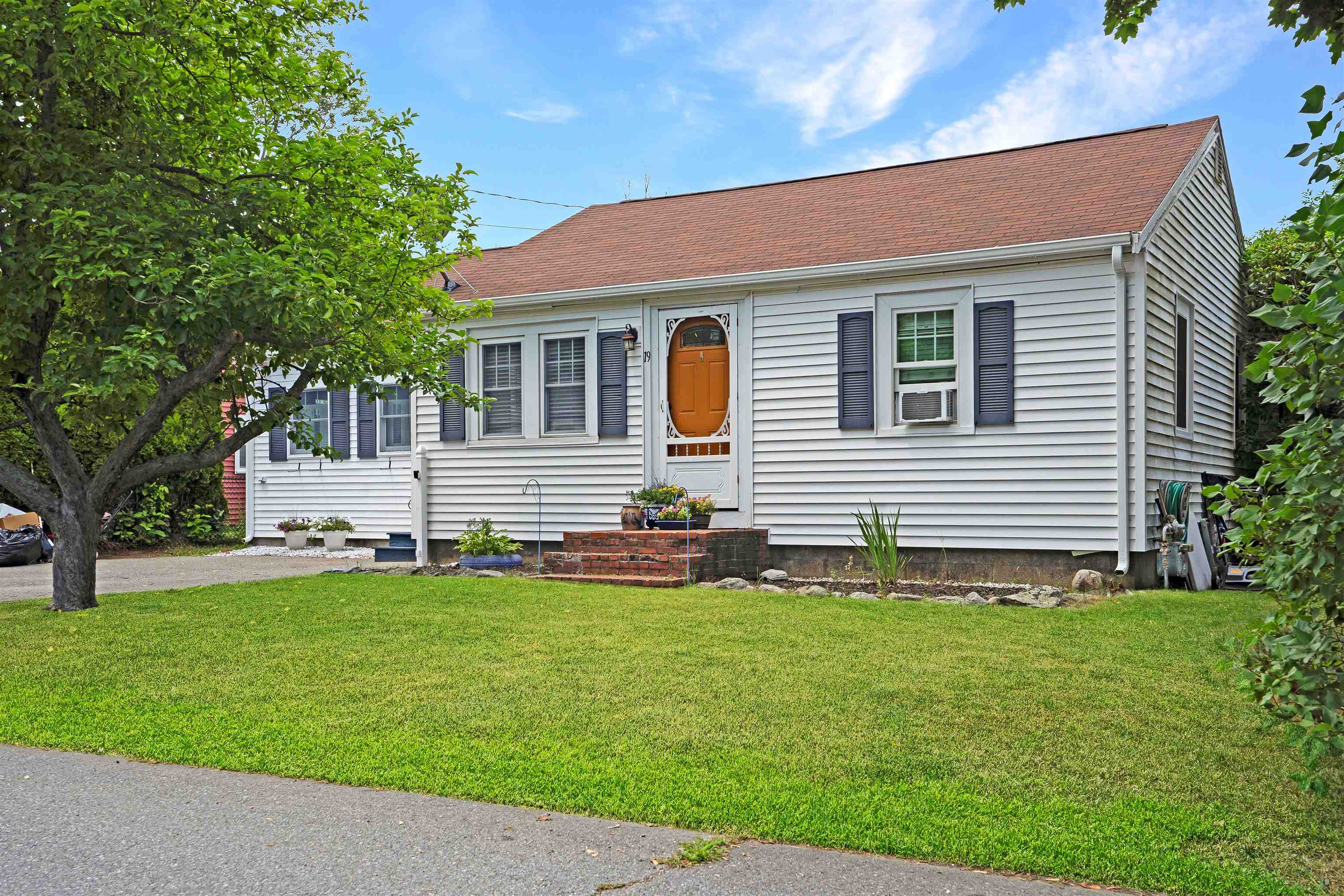 MLS 5003203: 19 Hackett Lane, Hampton NH