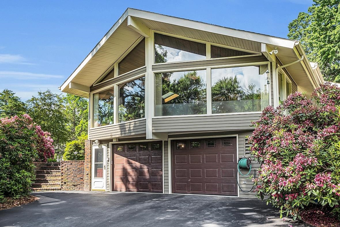 MLS 5003570: 2 Lakewood Road, Windham NH