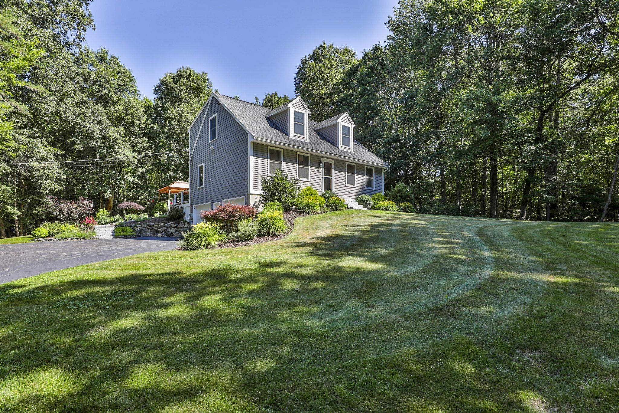 MLS 5004031: 95 Parker Road, Chester NH